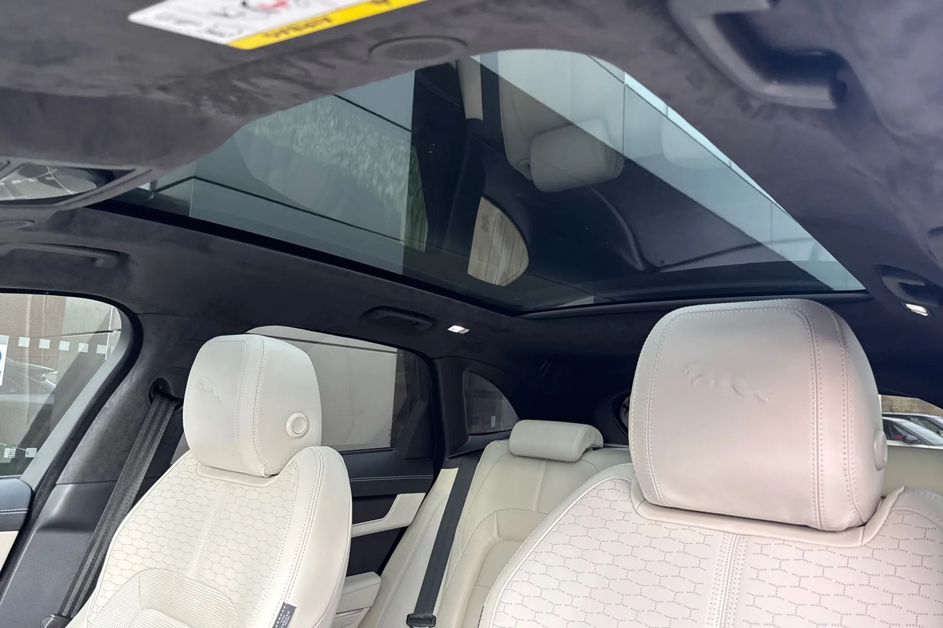 Jaguar F-PACE thumbnail image number 52