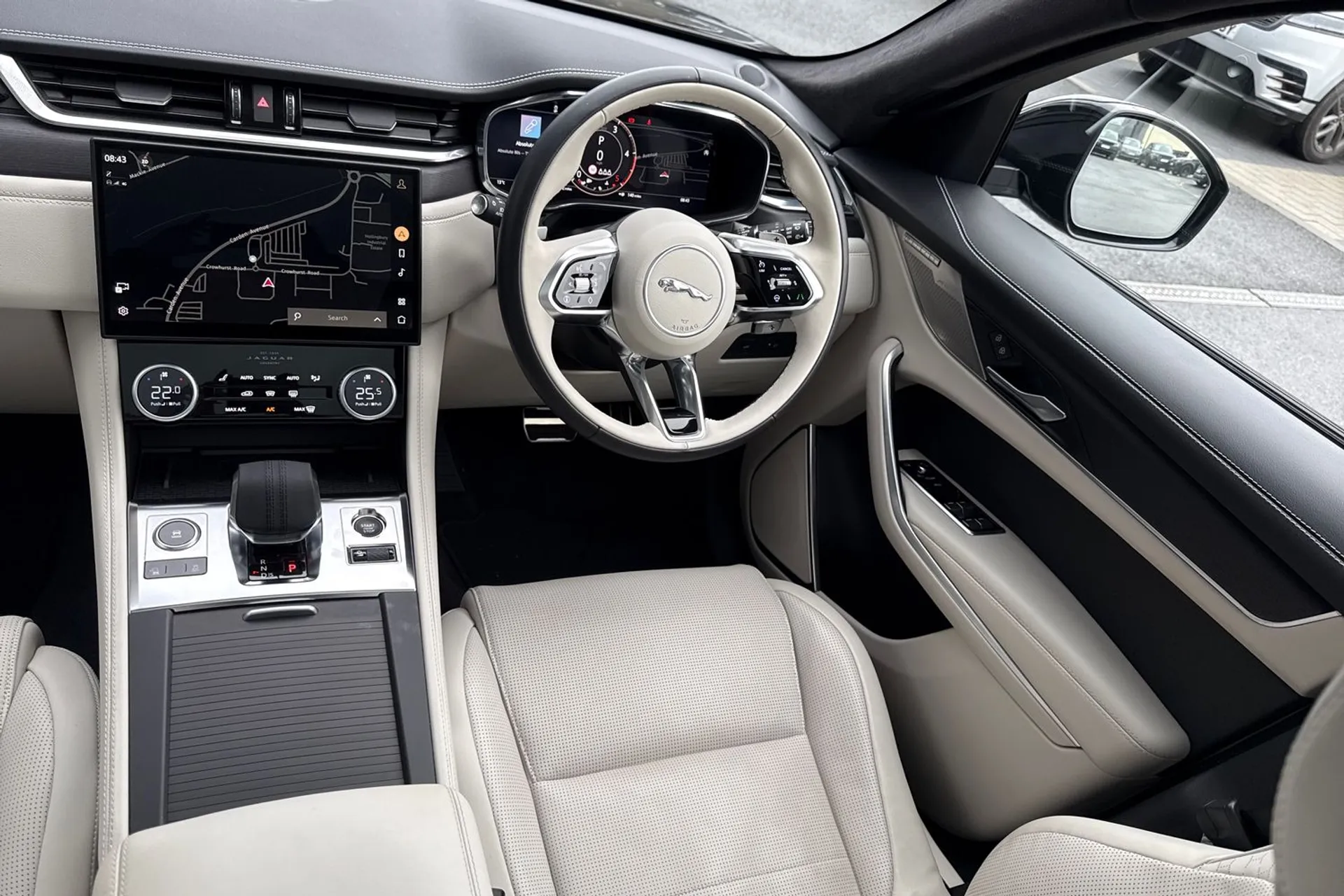 Jaguar F-PACE thumbnail image number 49