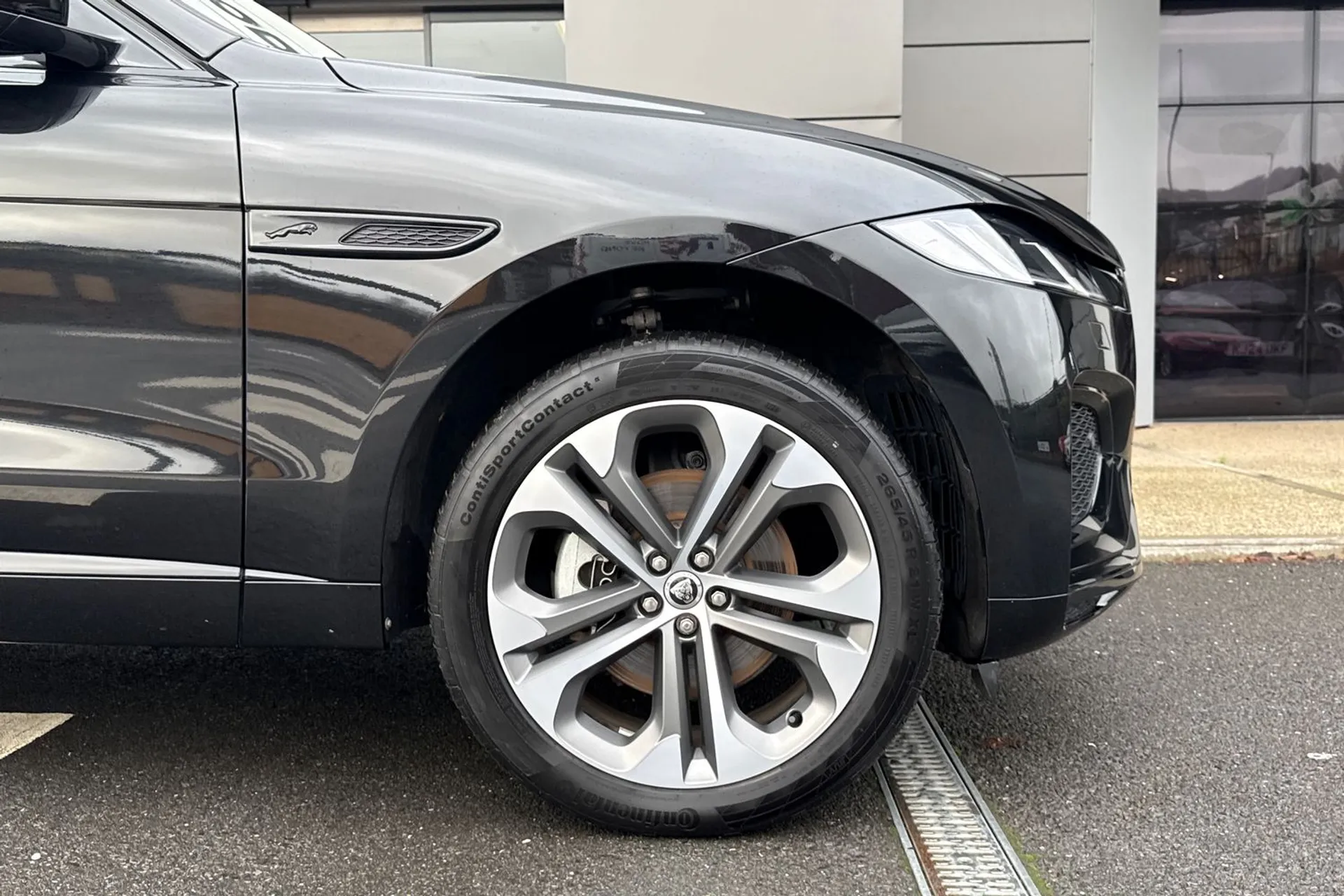 Jaguar F-PACE thumbnail image number 25