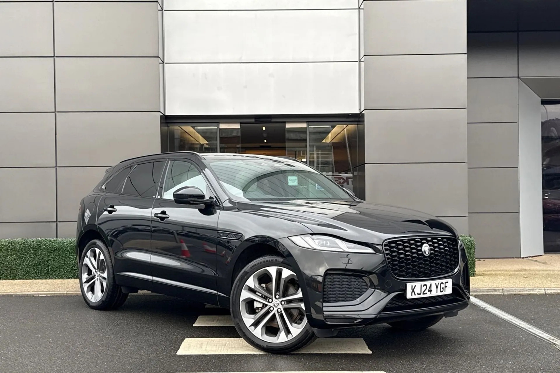 Jaguar F-PACE focused image