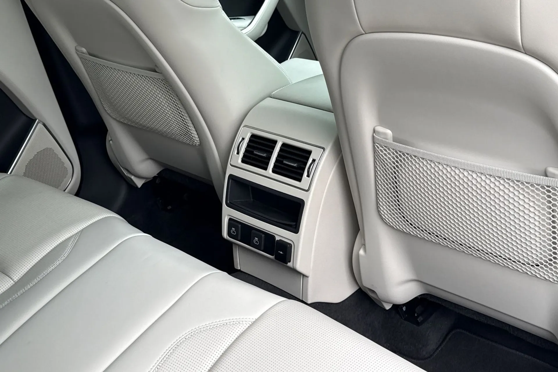 Jaguar F-PACE thumbnail image number 42