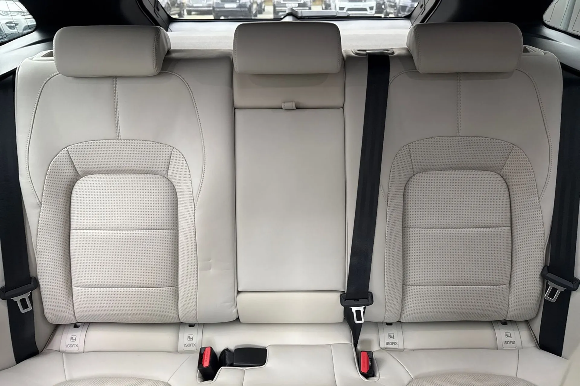 Jaguar F-PACE thumbnail image number 41