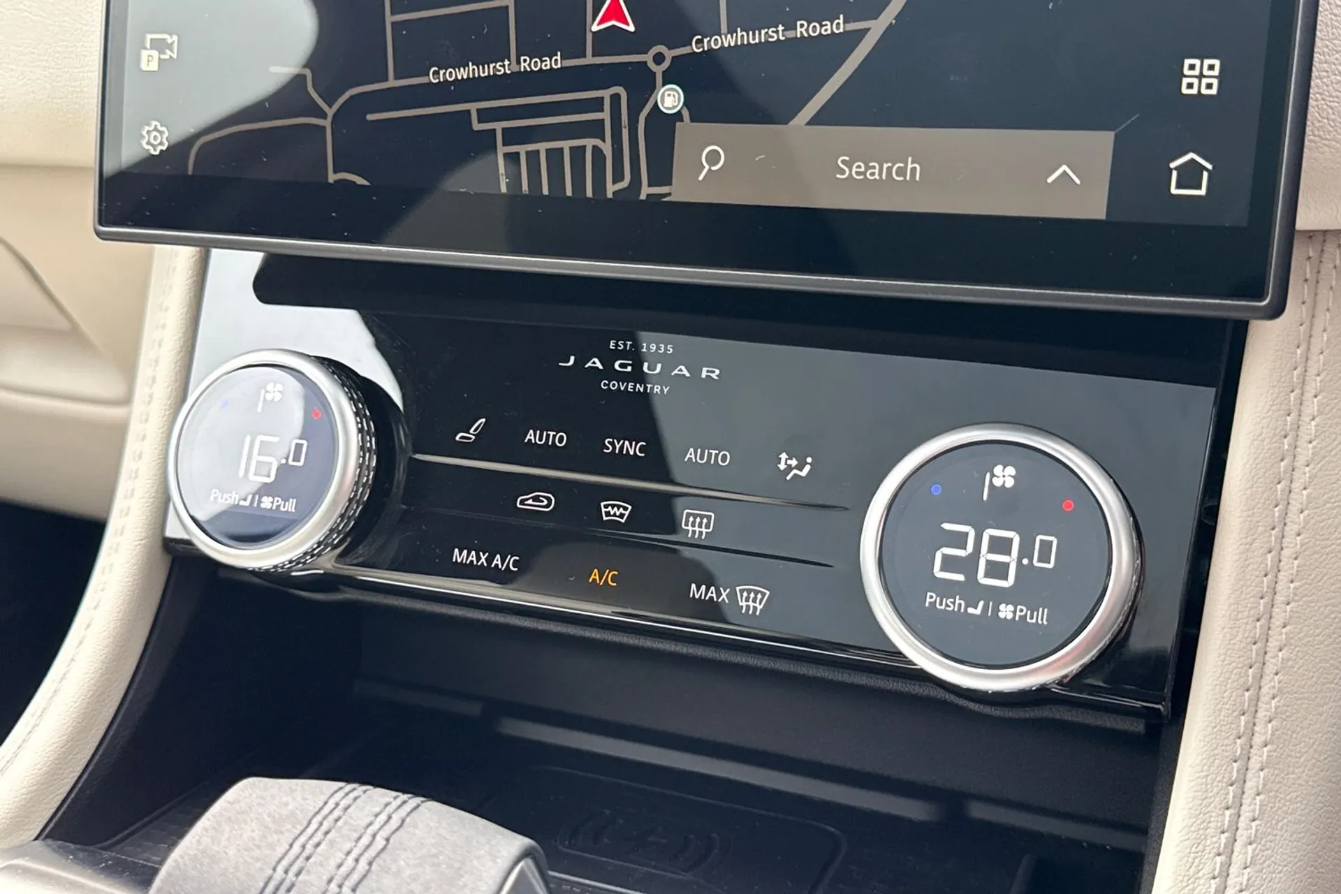 Jaguar F-PACE thumbnail image number 55