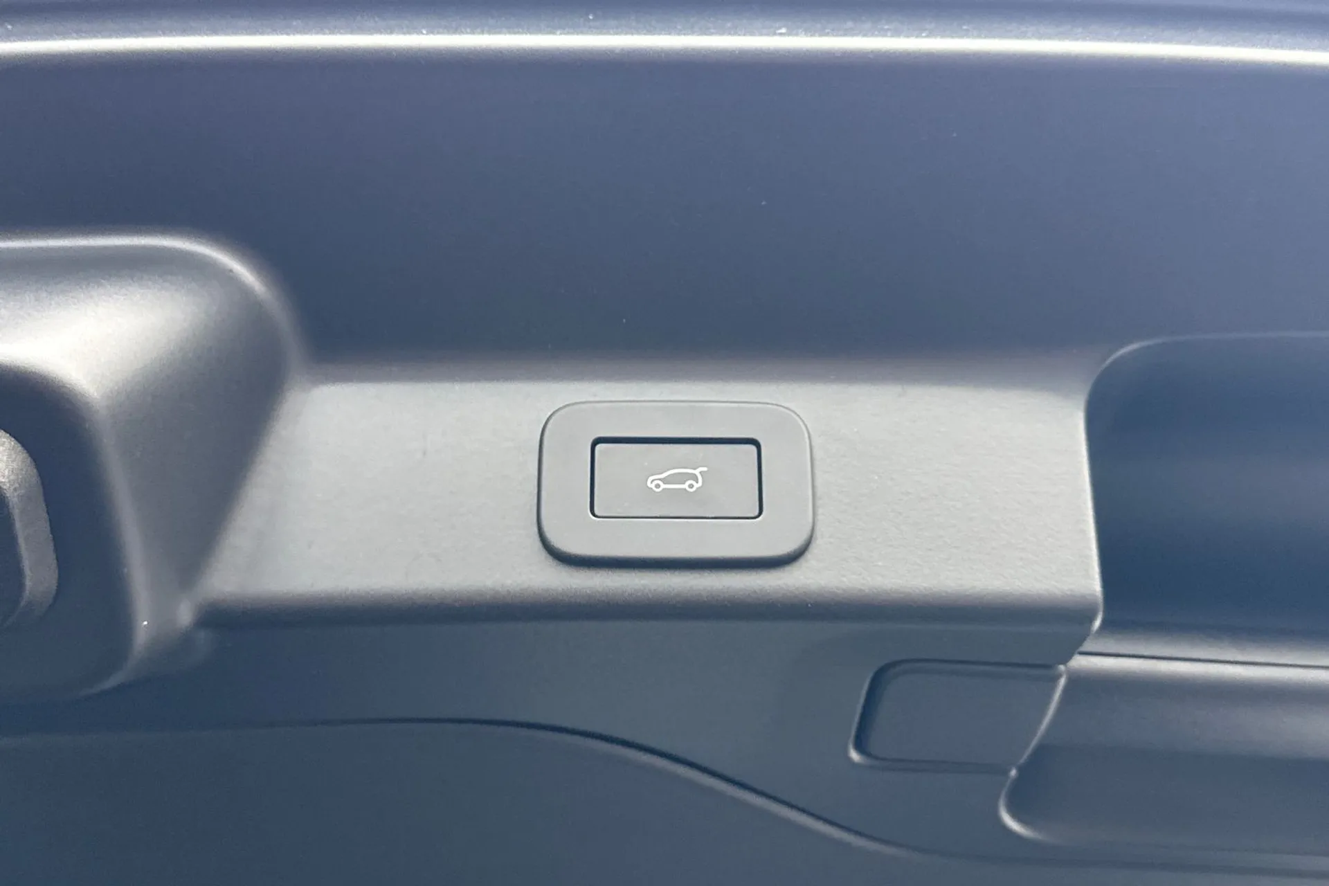 Jaguar F-PACE thumbnail image number 46