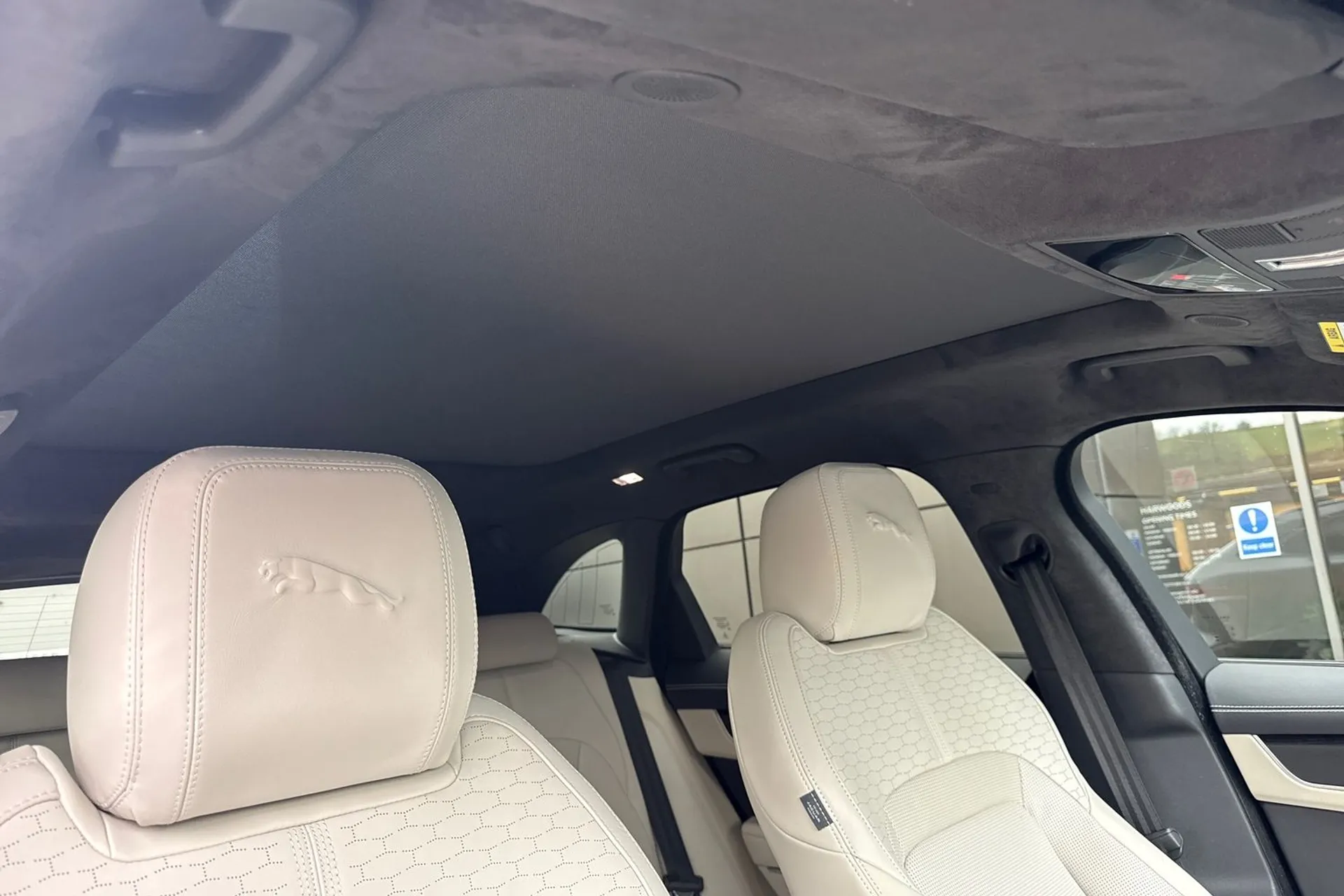 Jaguar F-PACE thumbnail image number 8