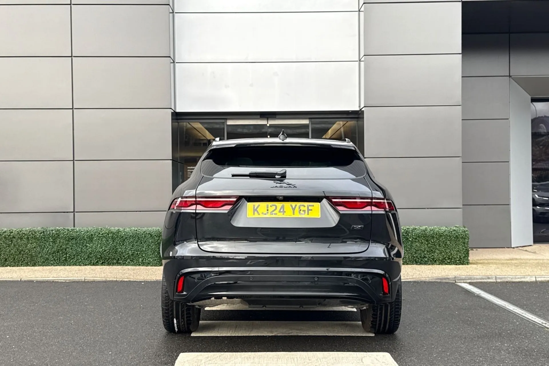 Jaguar F-PACE thumbnail image number 13