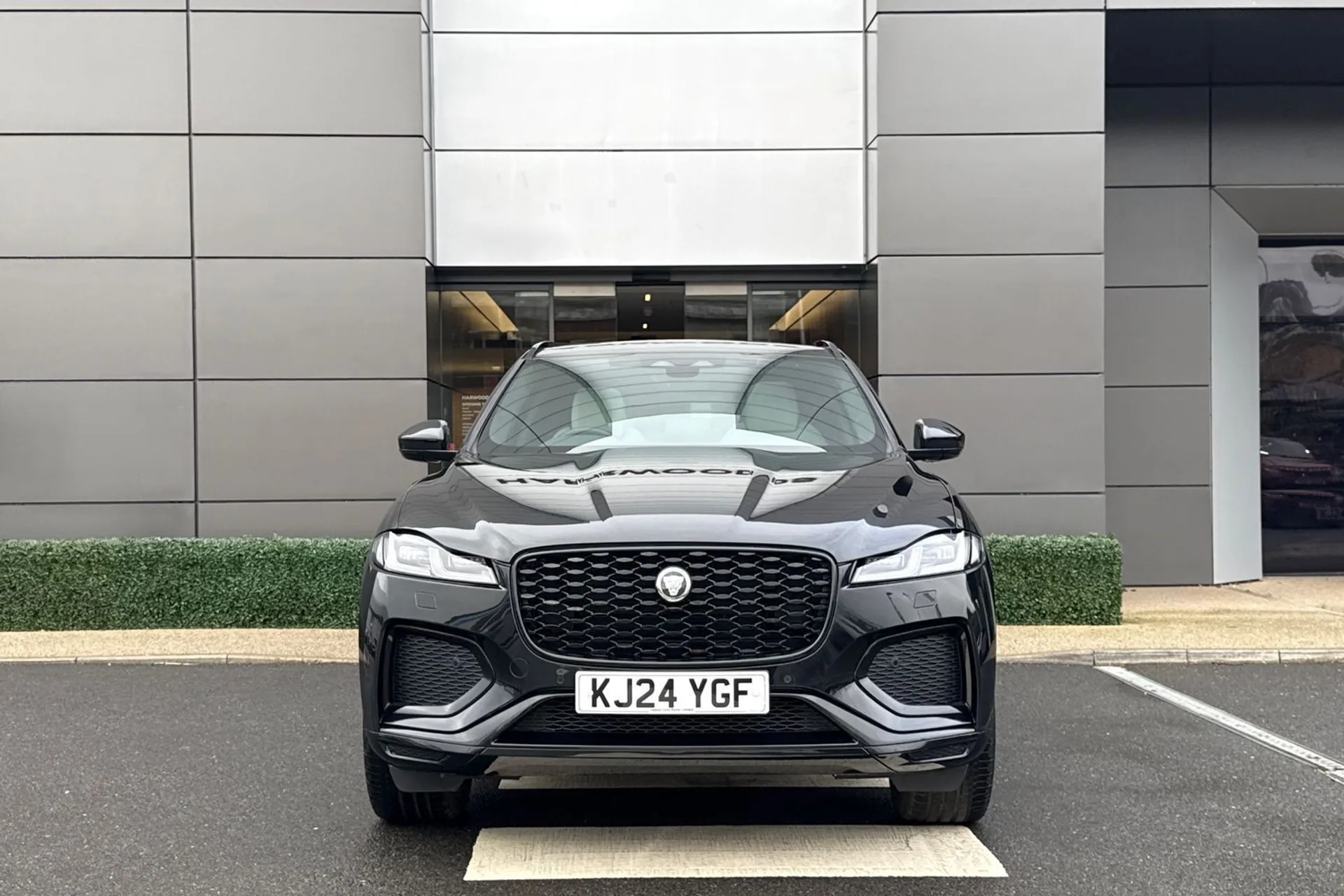 Jaguar F-PACE thumbnail image number 10