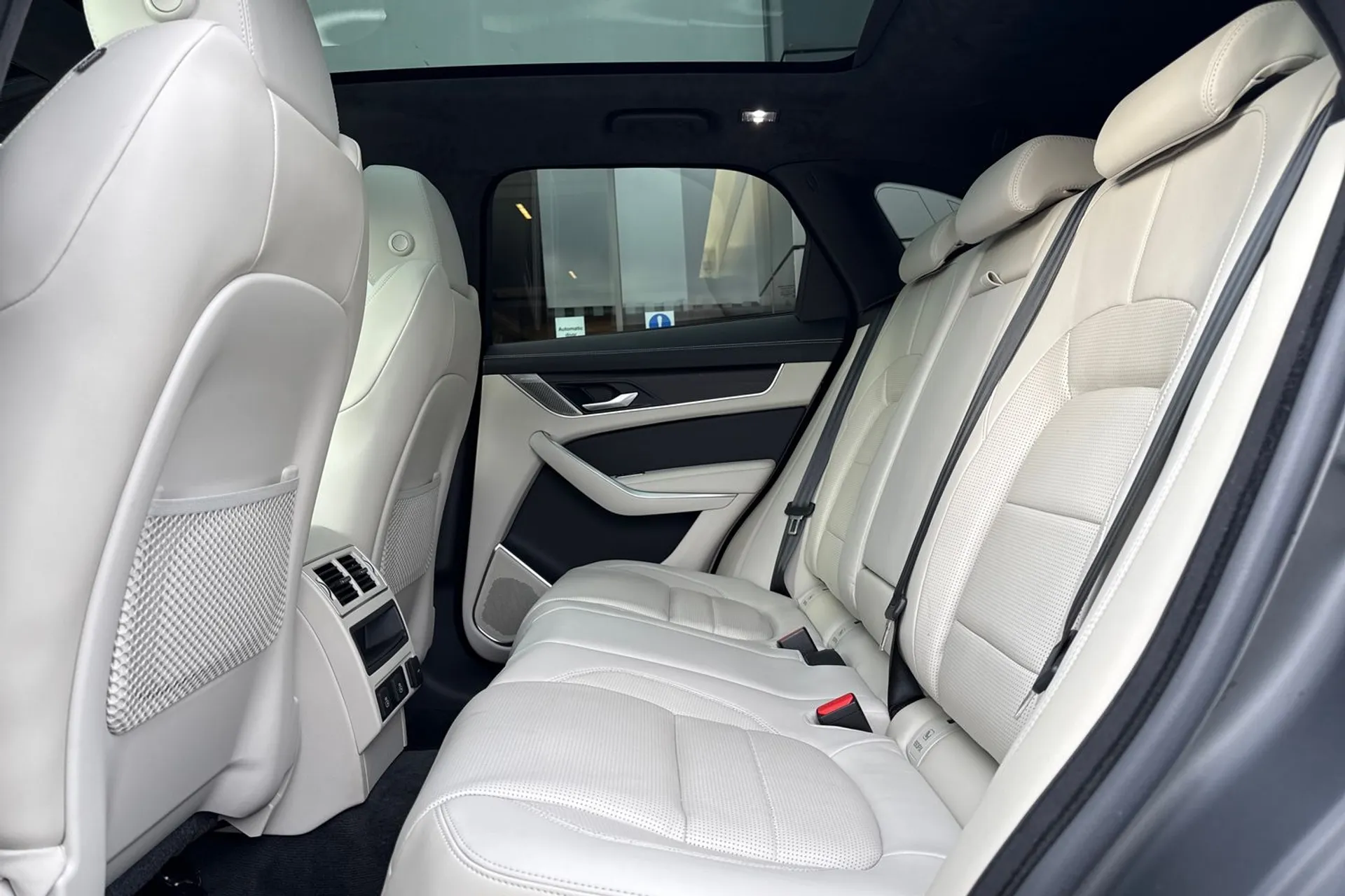 Jaguar F-PACE thumbnail image number 54