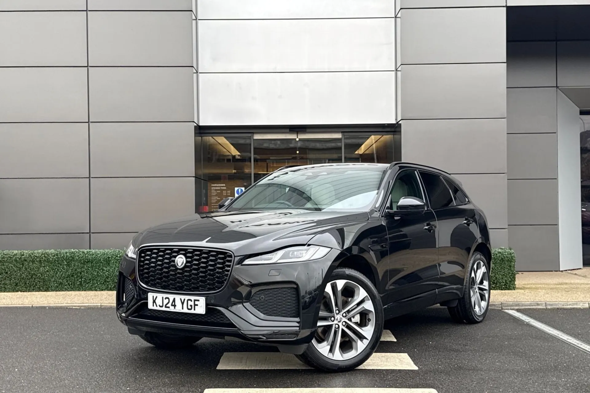 Jaguar F-PACE thumbnail image number 7