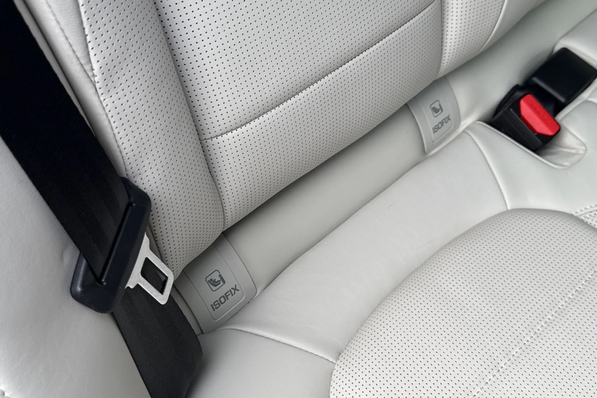 Jaguar F-PACE thumbnail image number 40