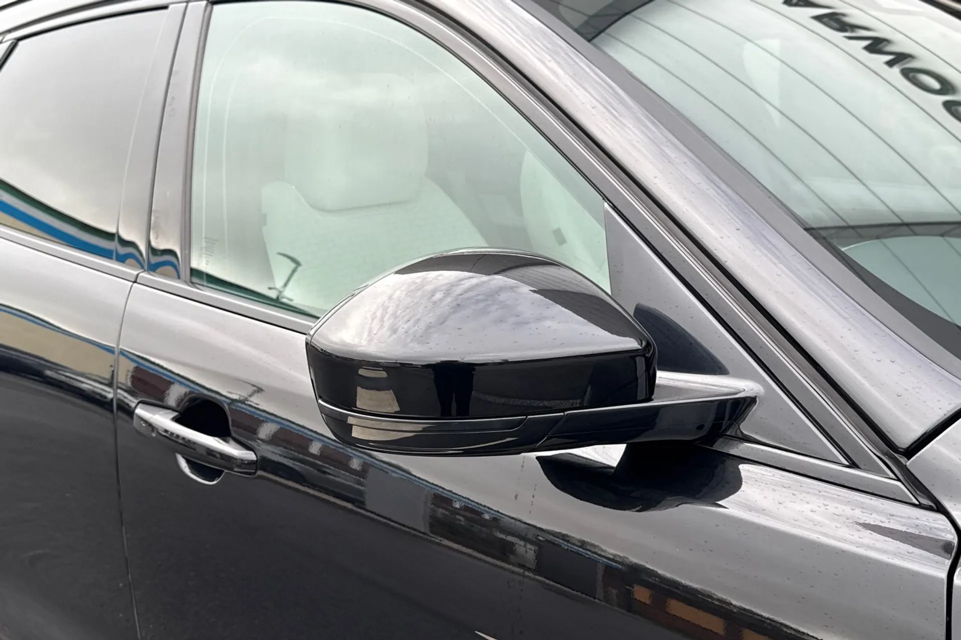 Jaguar F-PACE thumbnail image number 36