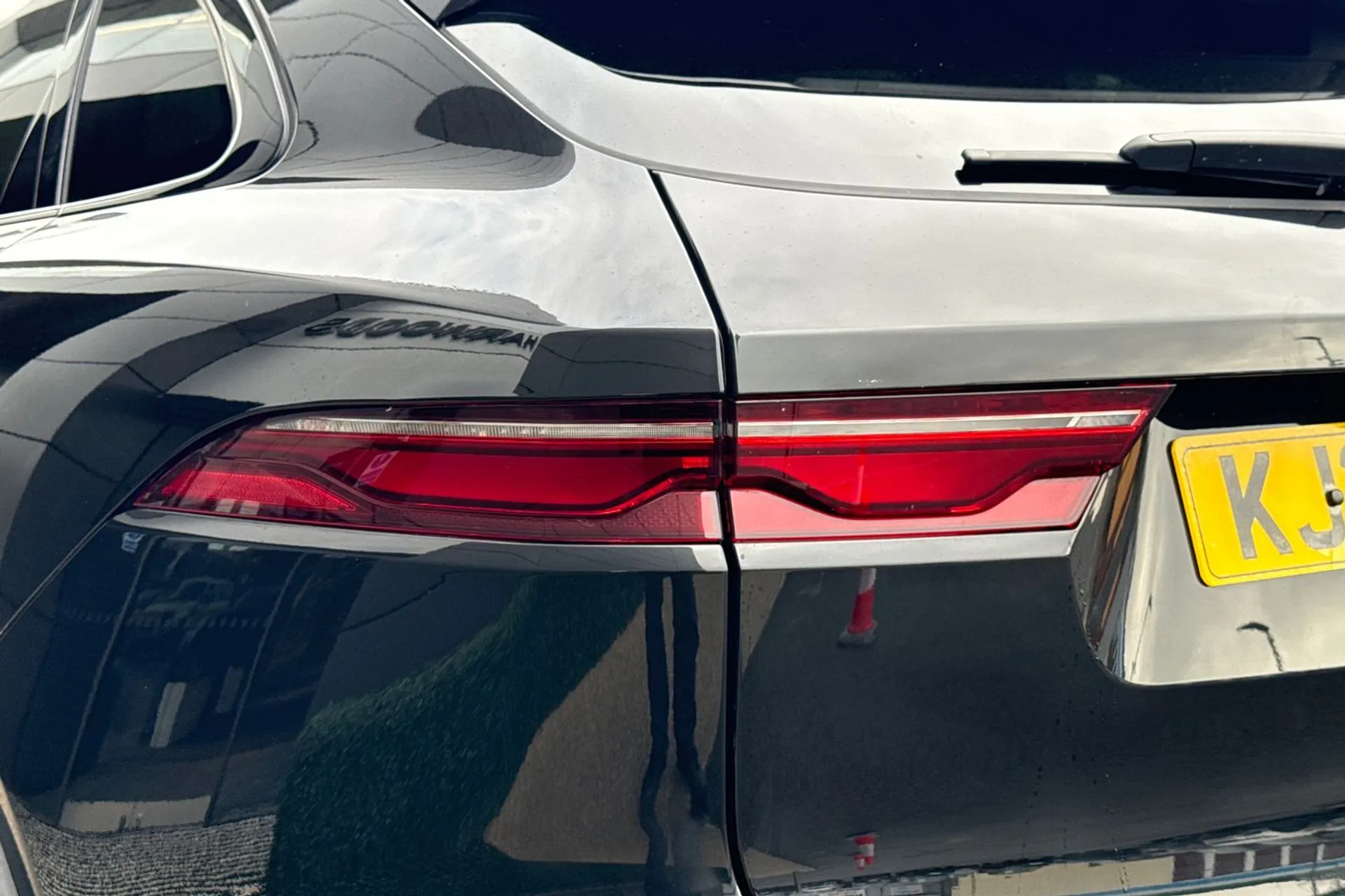 Jaguar F-PACE thumbnail image number 44