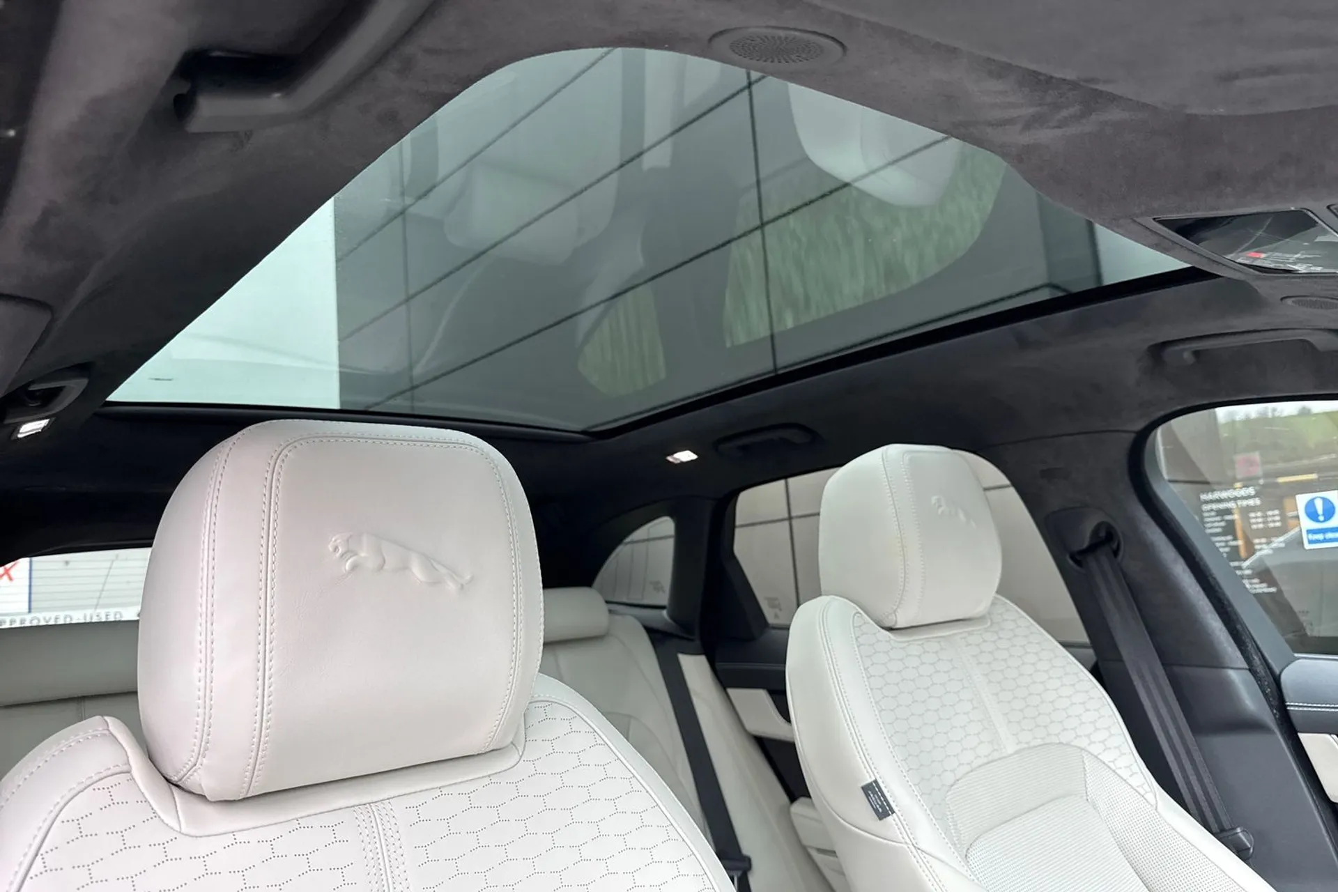 Jaguar F-PACE thumbnail image number 9