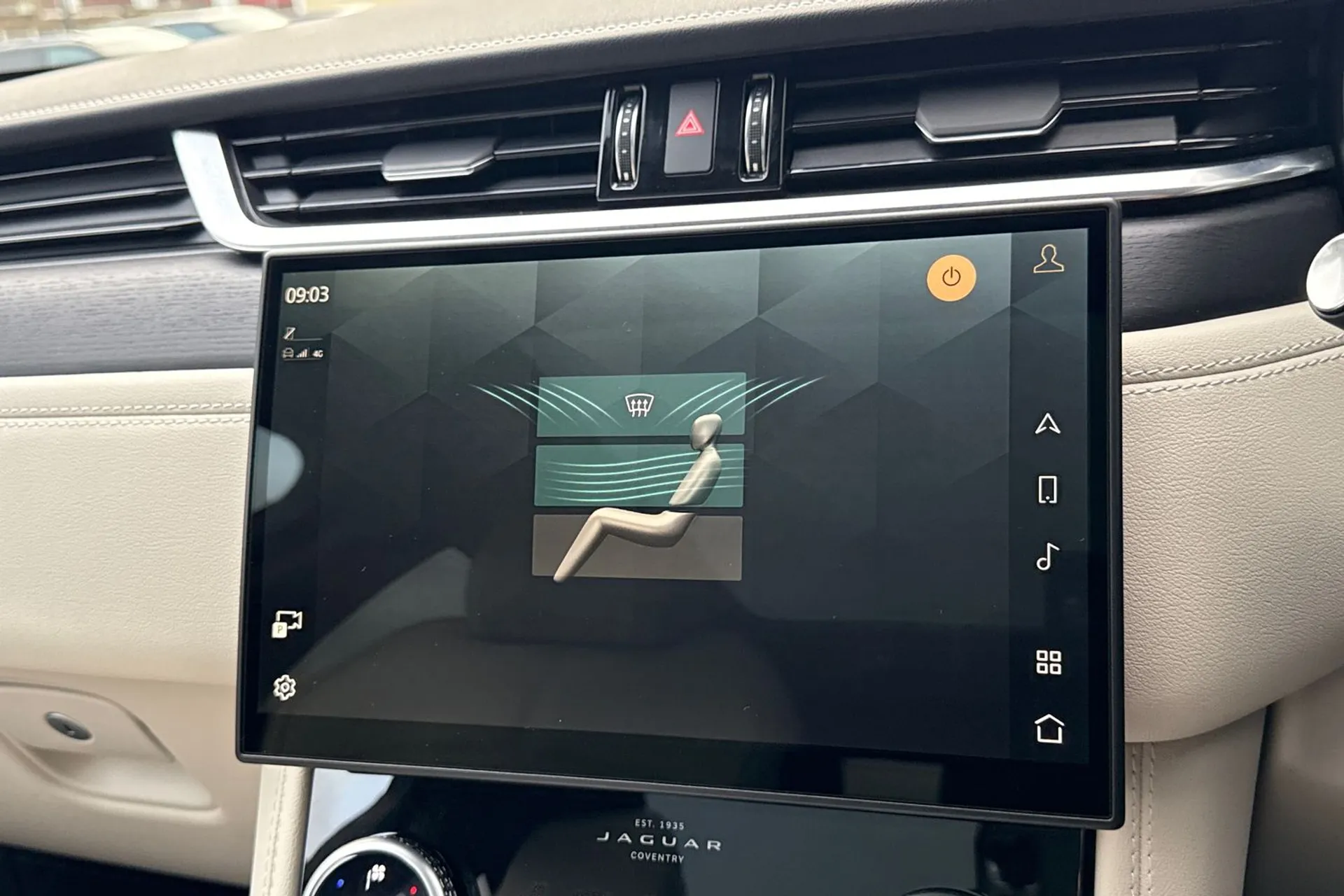 Jaguar F-PACE thumbnail image number 63