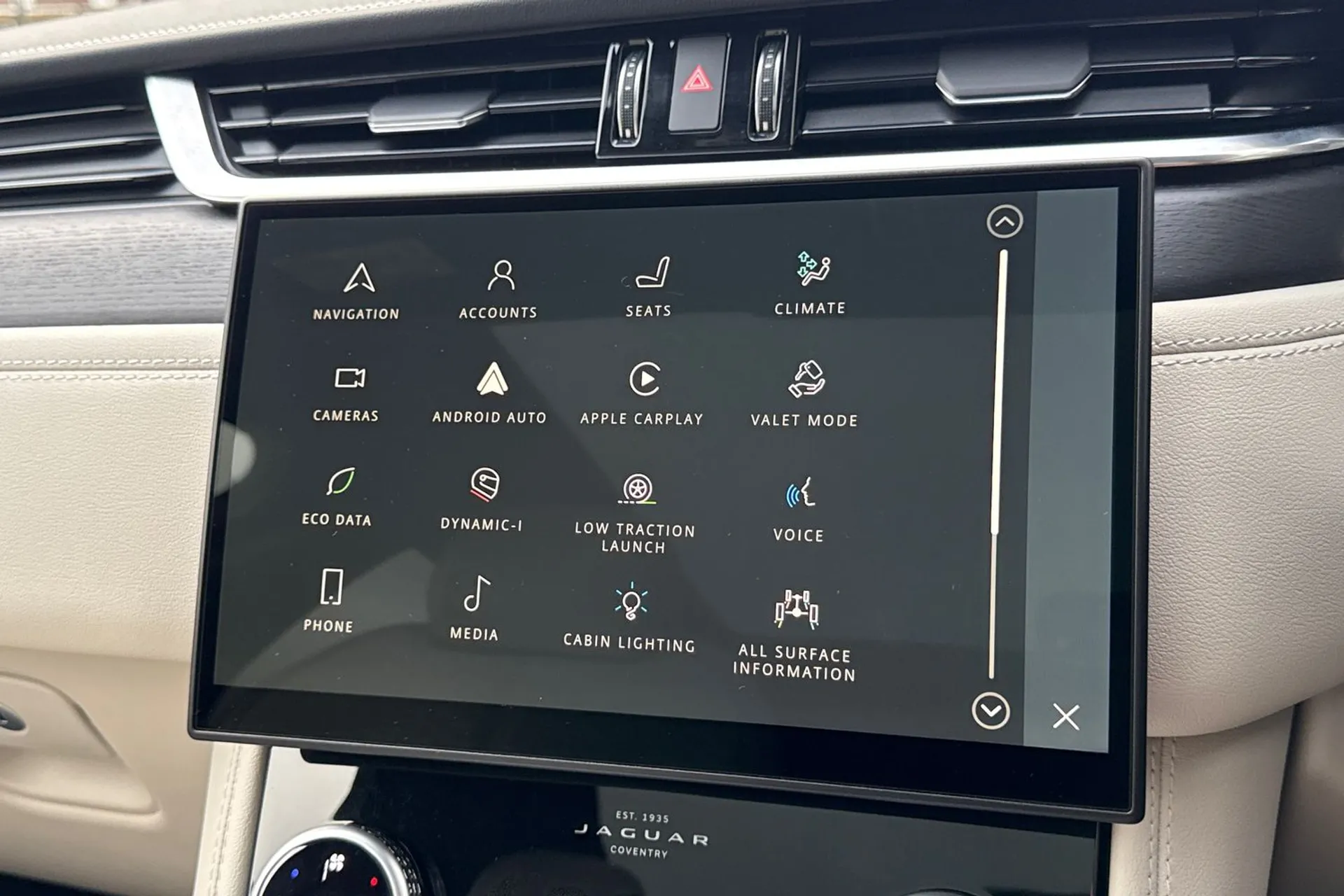 Jaguar F-PACE thumbnail image number 60