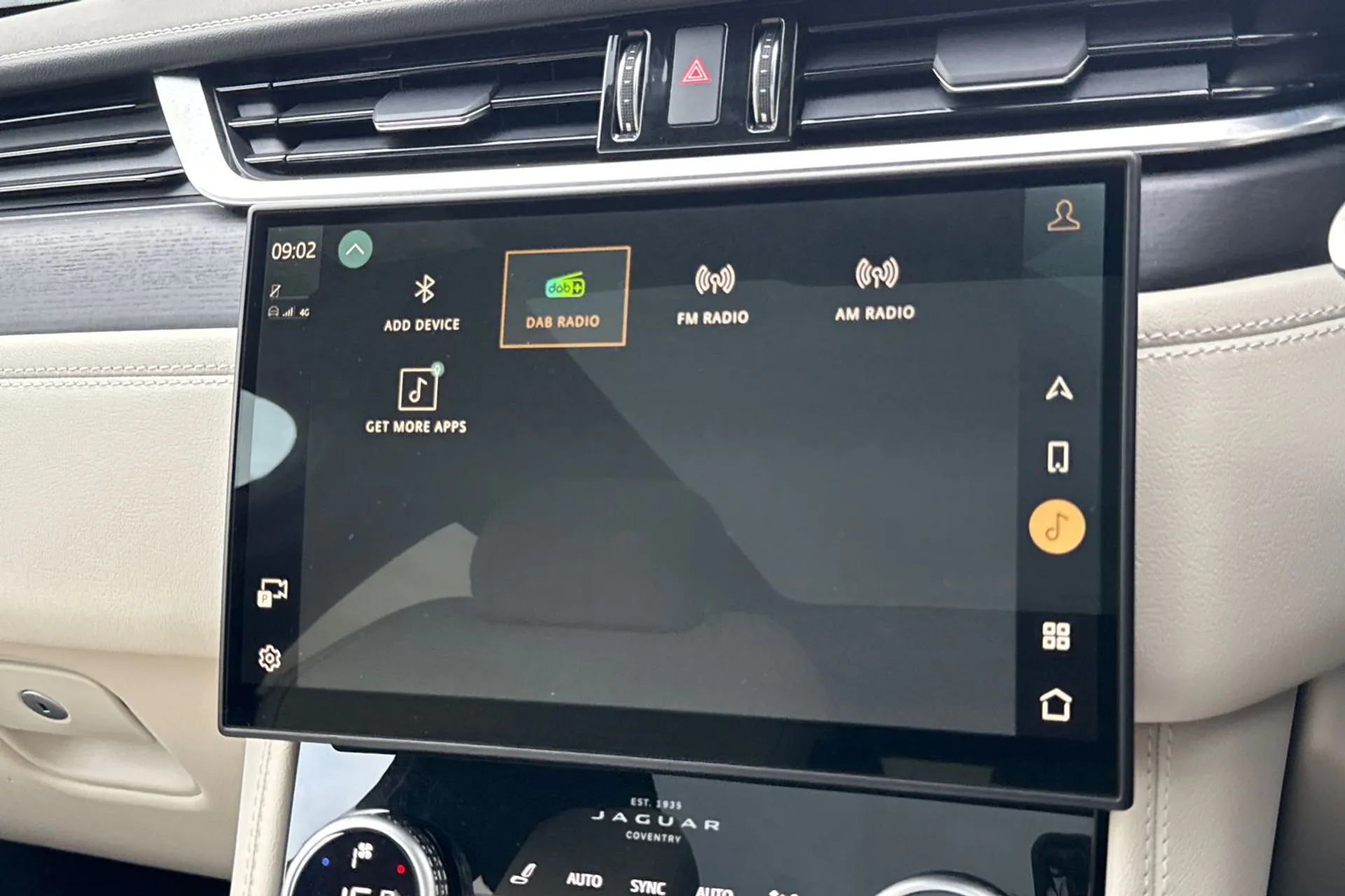 Jaguar F-PACE thumbnail image number 24