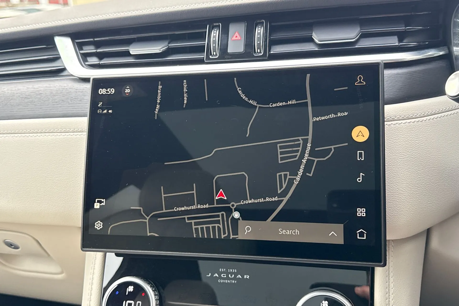 Jaguar F-PACE thumbnail image number 5