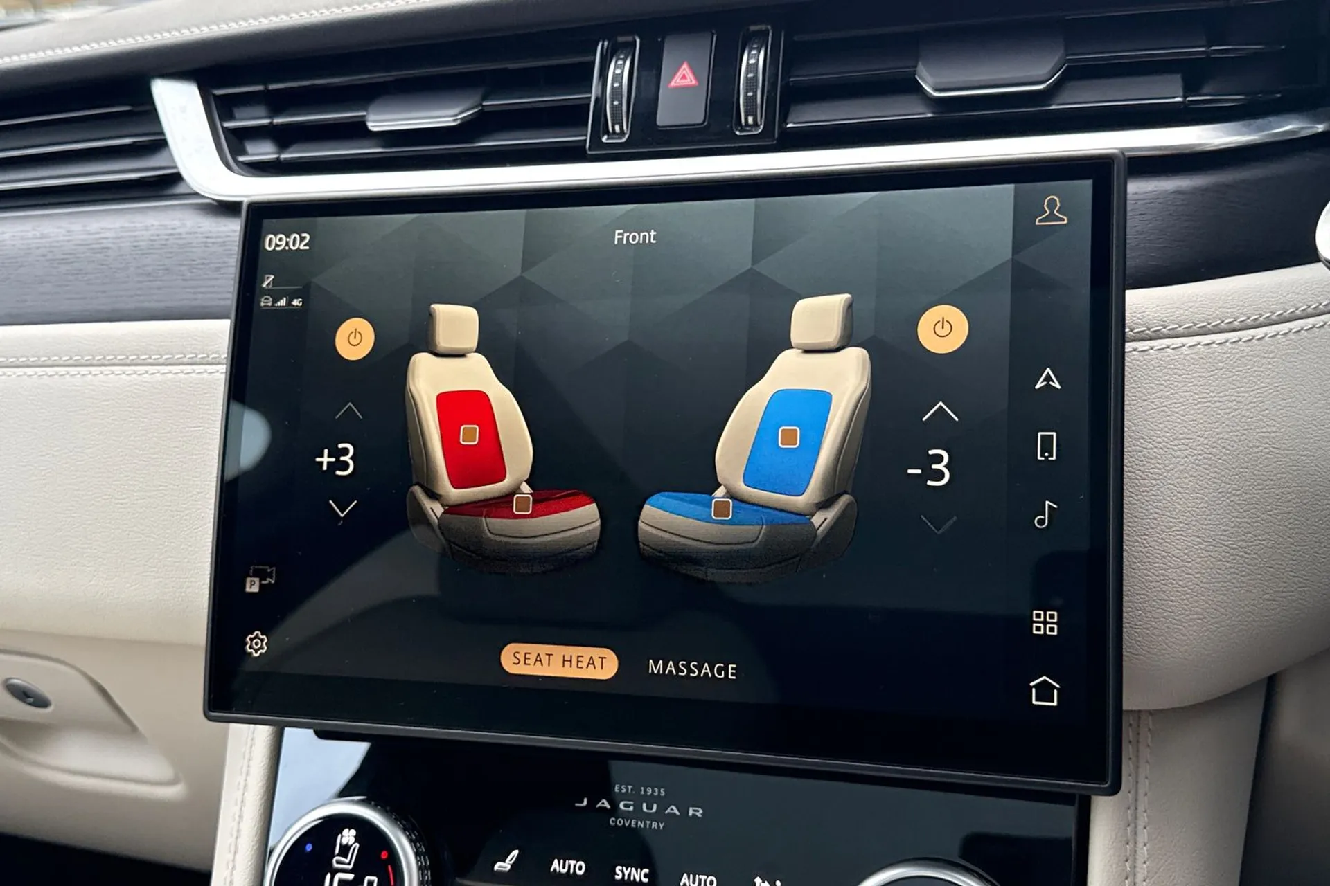 Jaguar F-PACE thumbnail image number 18