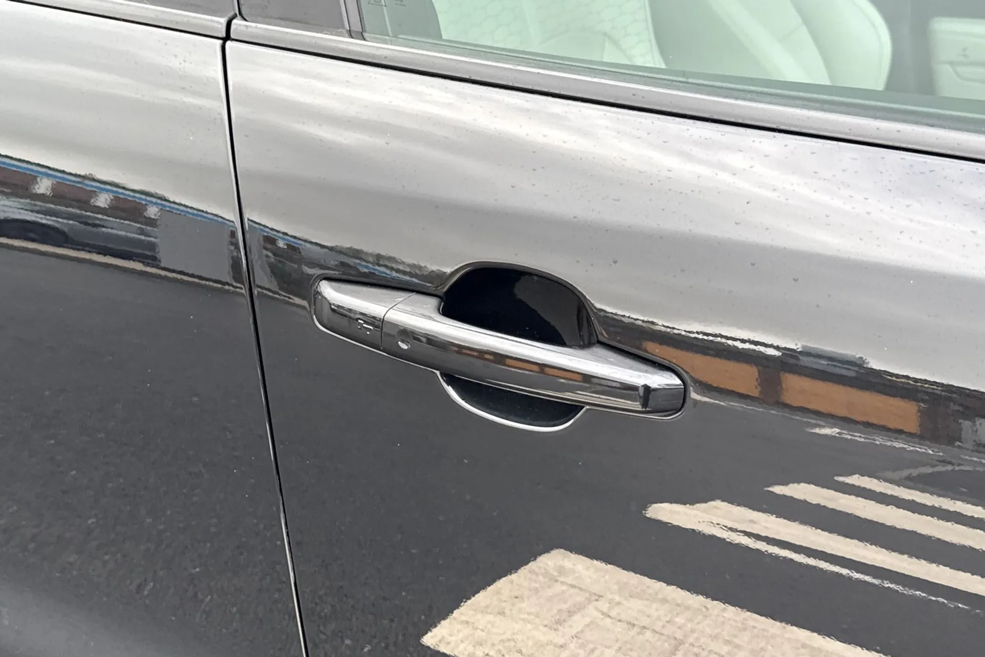 Jaguar F-PACE thumbnail image number 35