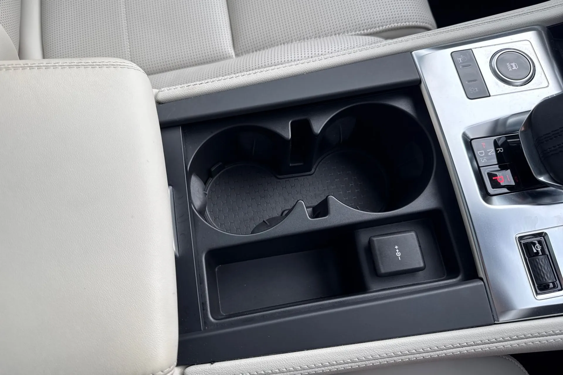 Jaguar F-PACE thumbnail image number 57