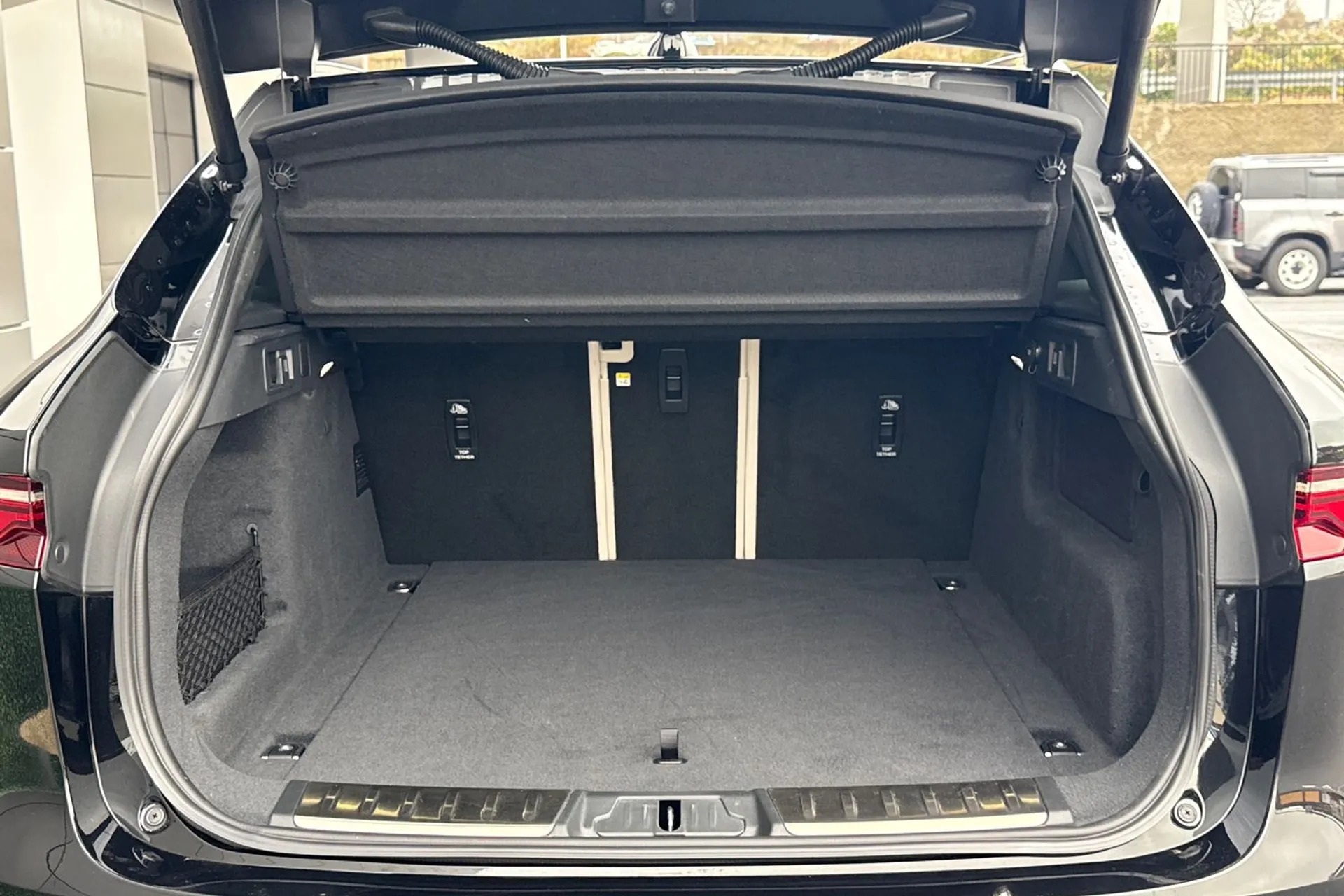 Jaguar F-PACE thumbnail image number 45