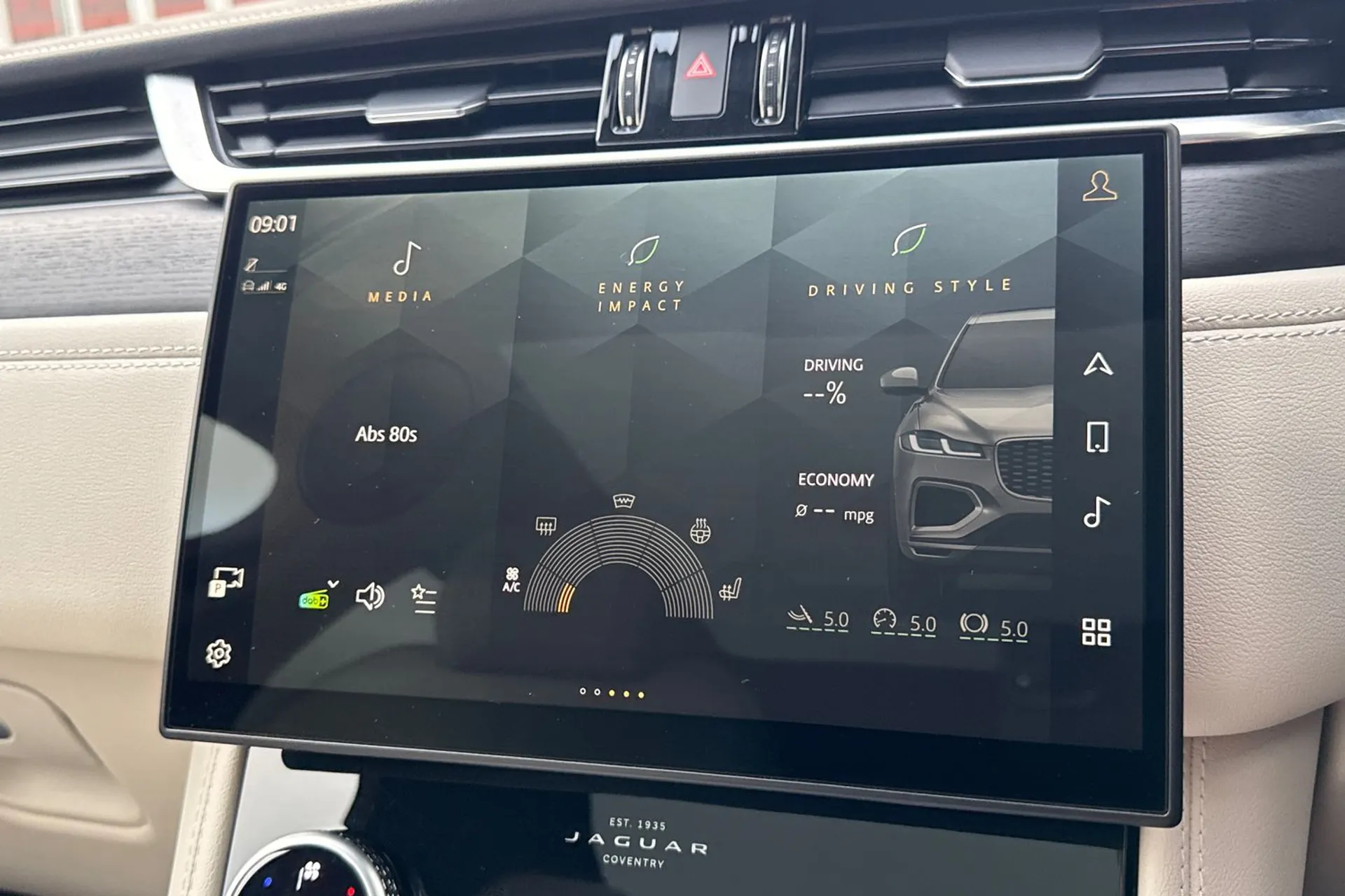 Jaguar F-PACE thumbnail image number 59