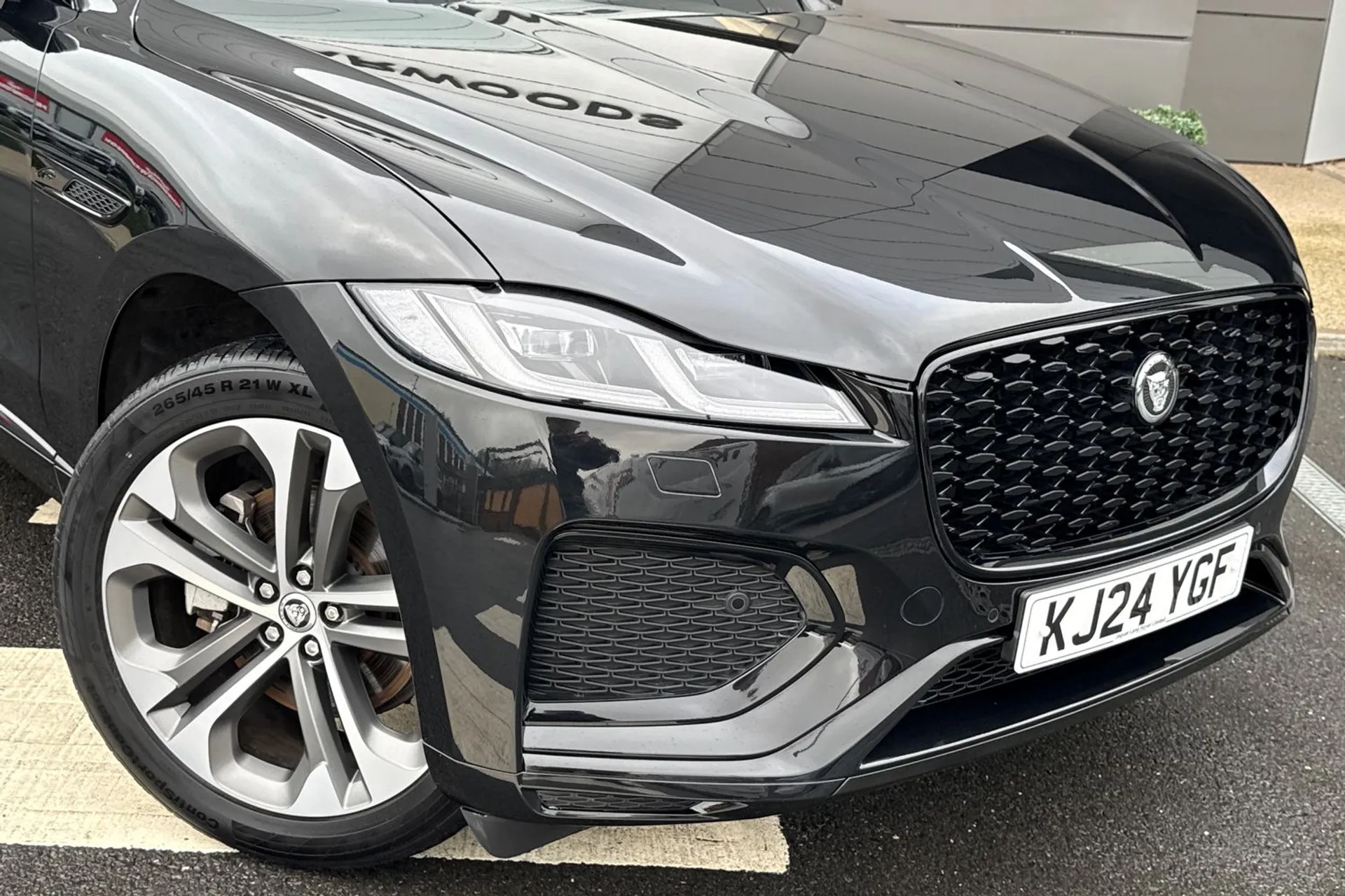 Jaguar F-PACE thumbnail image number 26