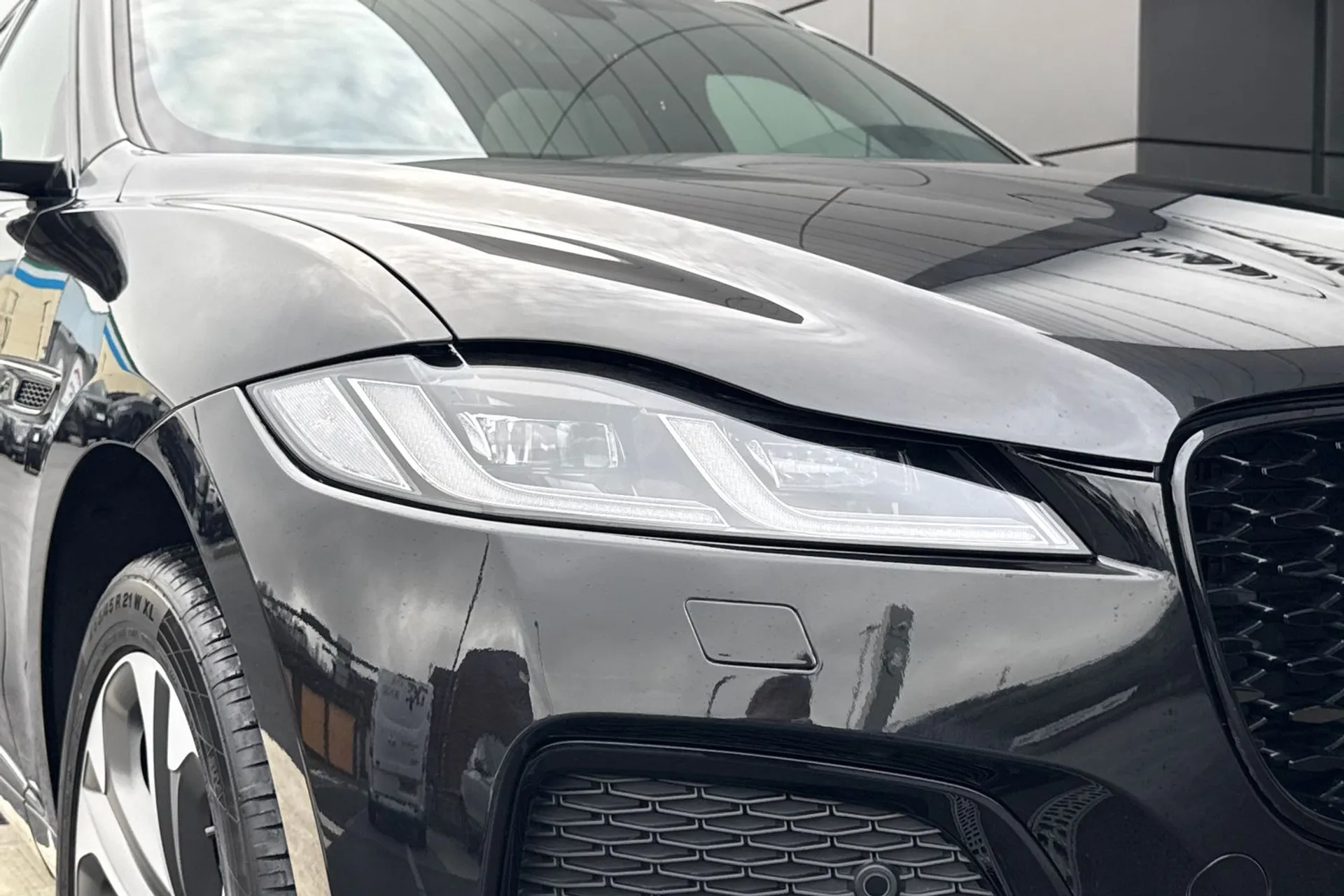 Jaguar F-PACE thumbnail image number 27