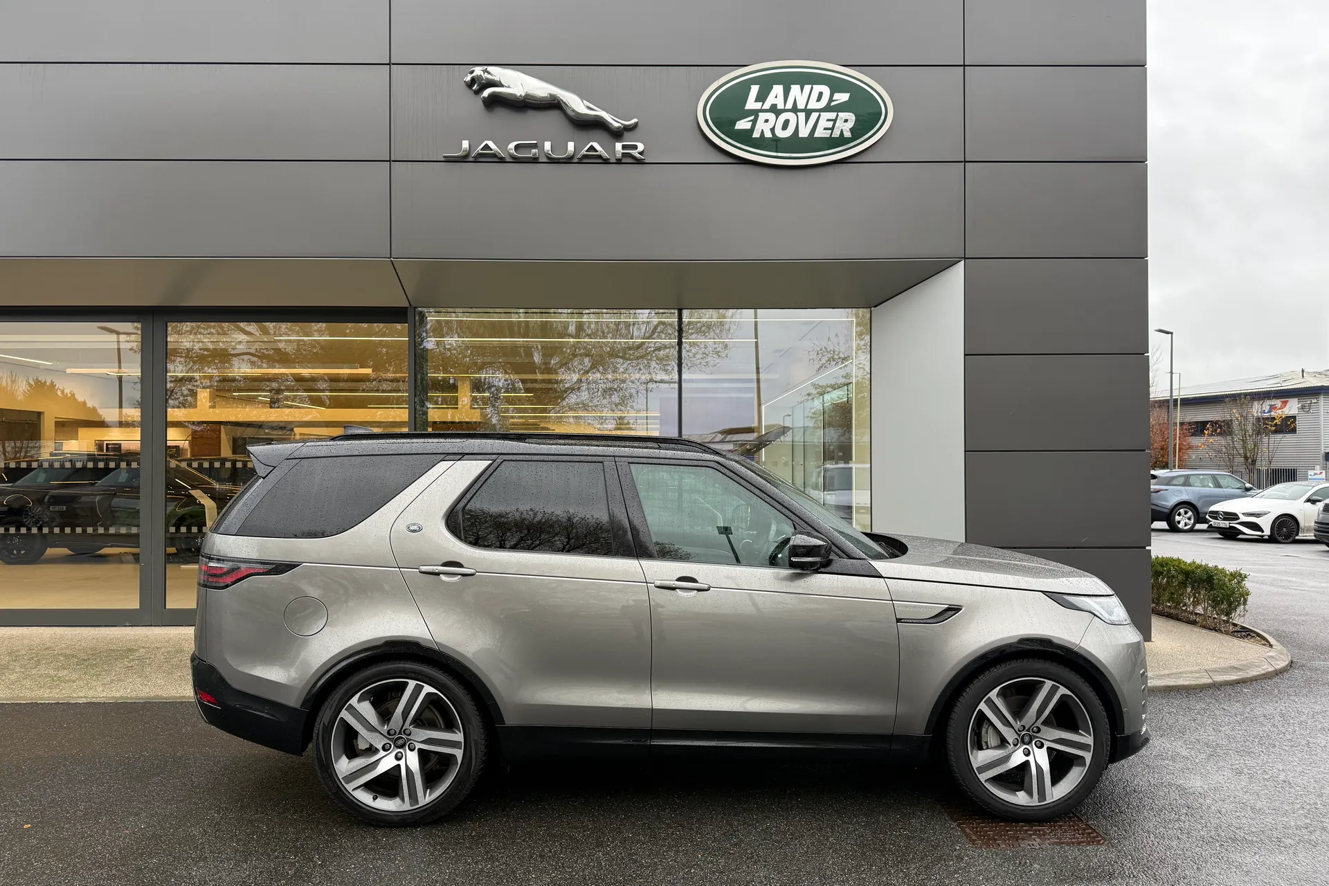 LAND ROVER DISCOVERY thumbnail image number 2