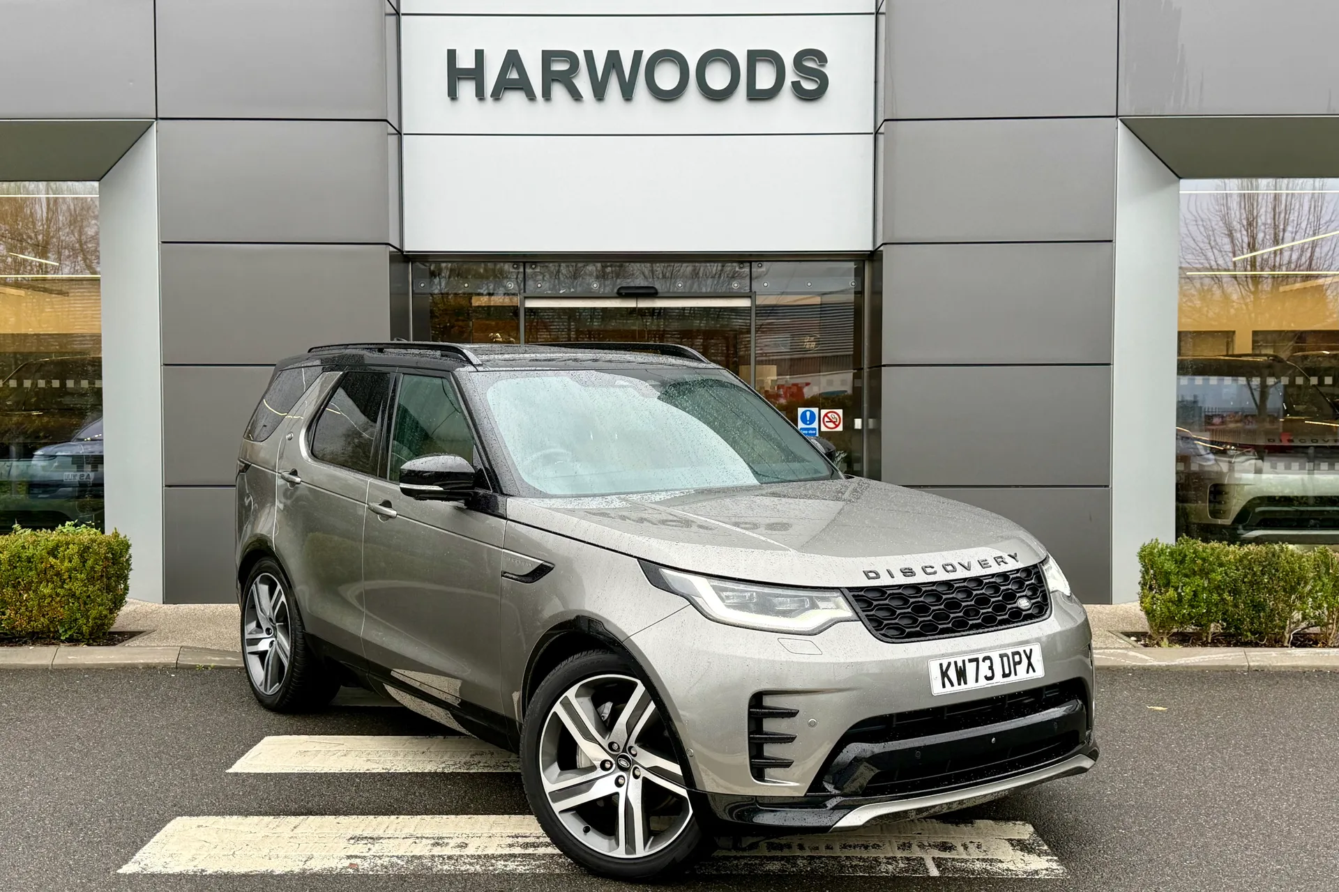 LAND ROVER DISCOVERY focused image