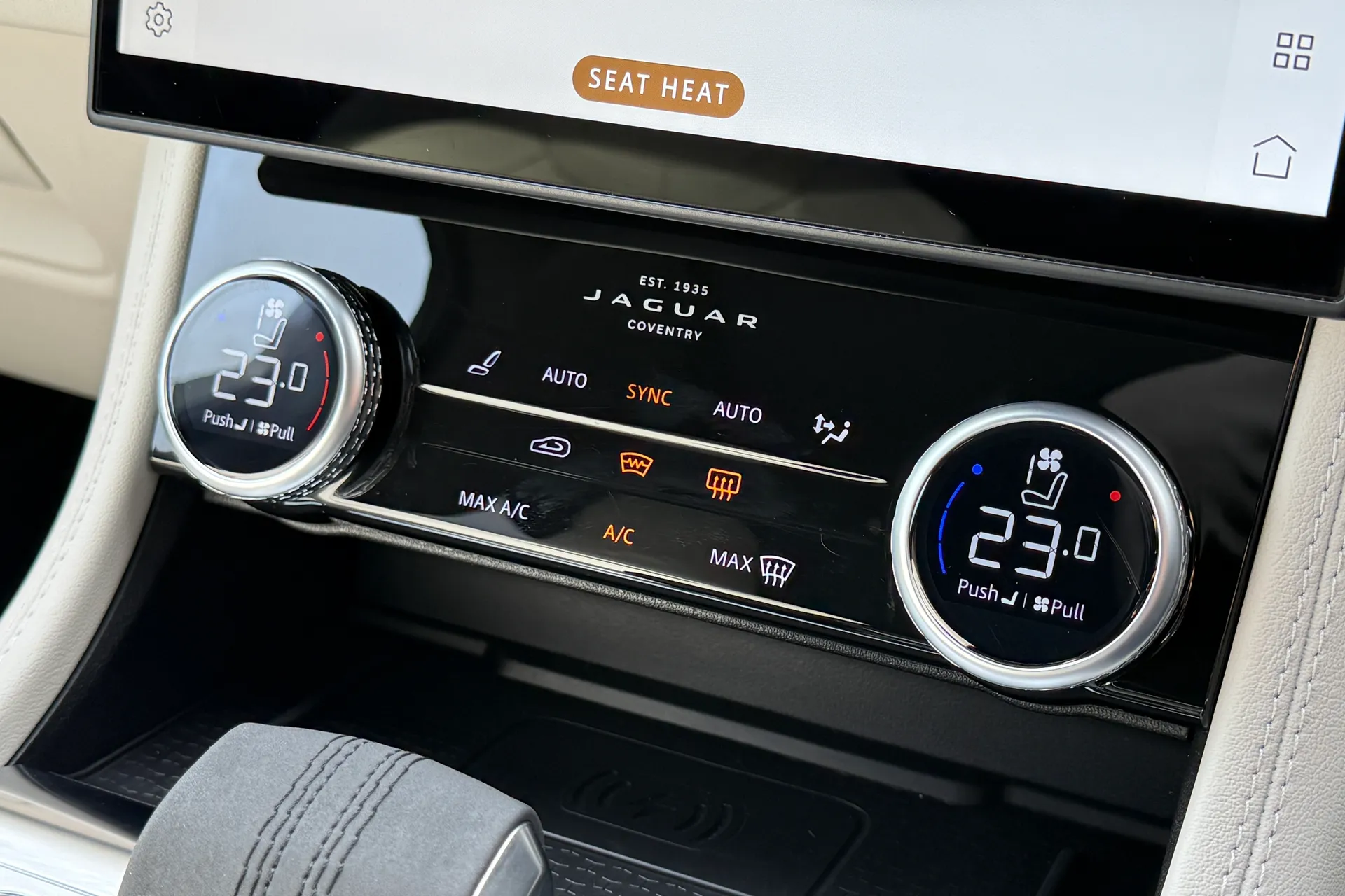 Jaguar F-PACE thumbnail image number 26