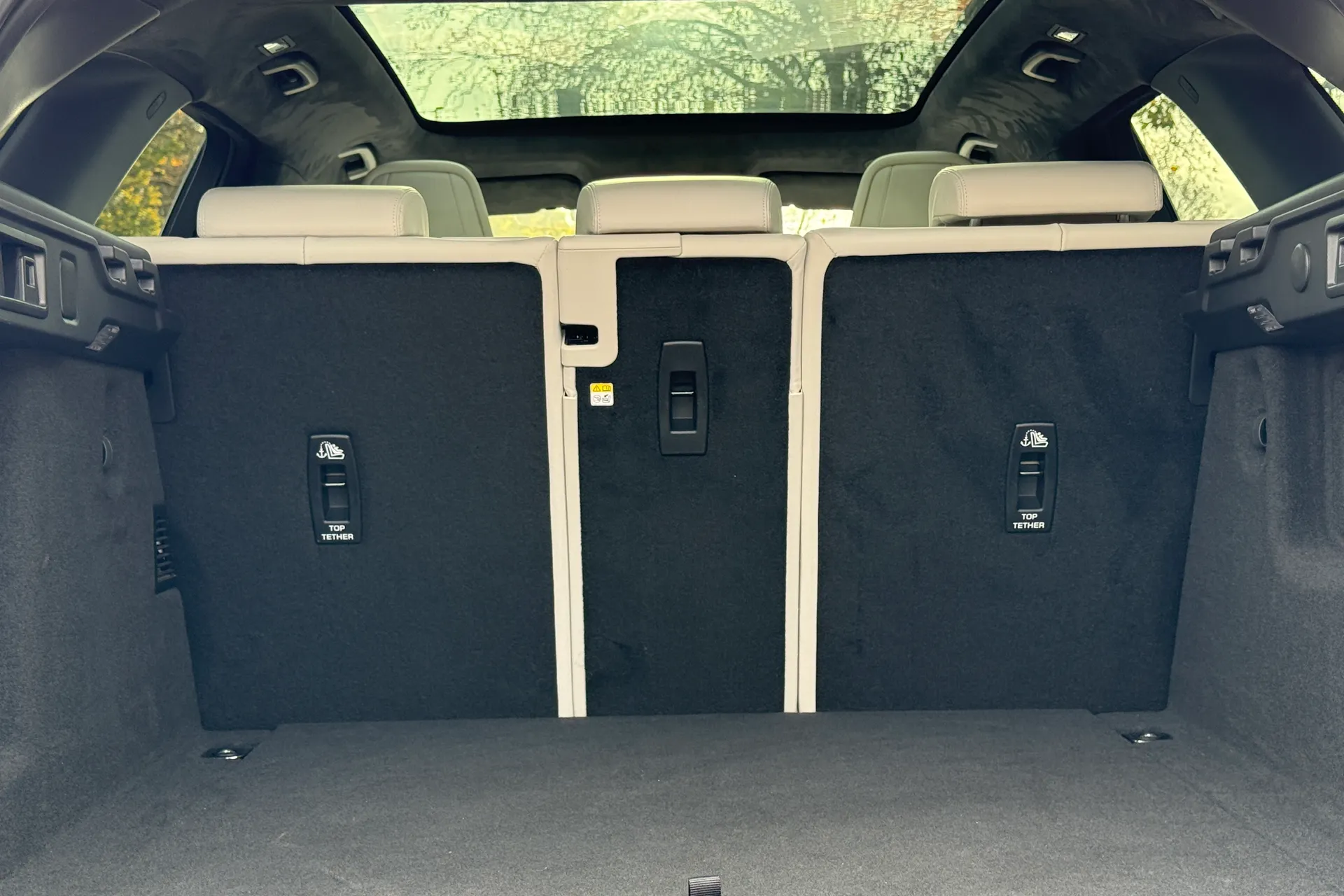 Jaguar F-PACE thumbnail image number 33