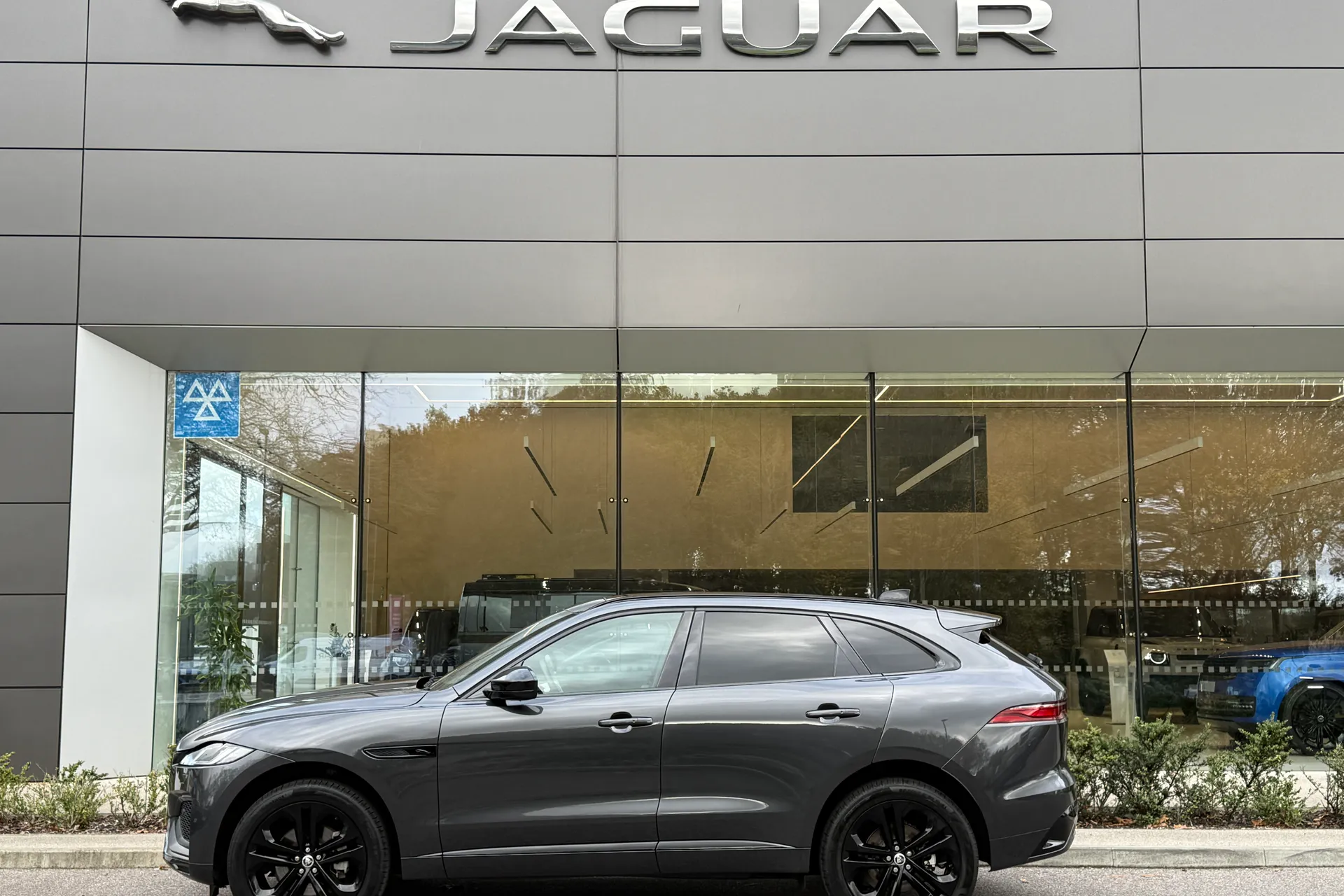 Jaguar F-PACE thumbnail image number 8