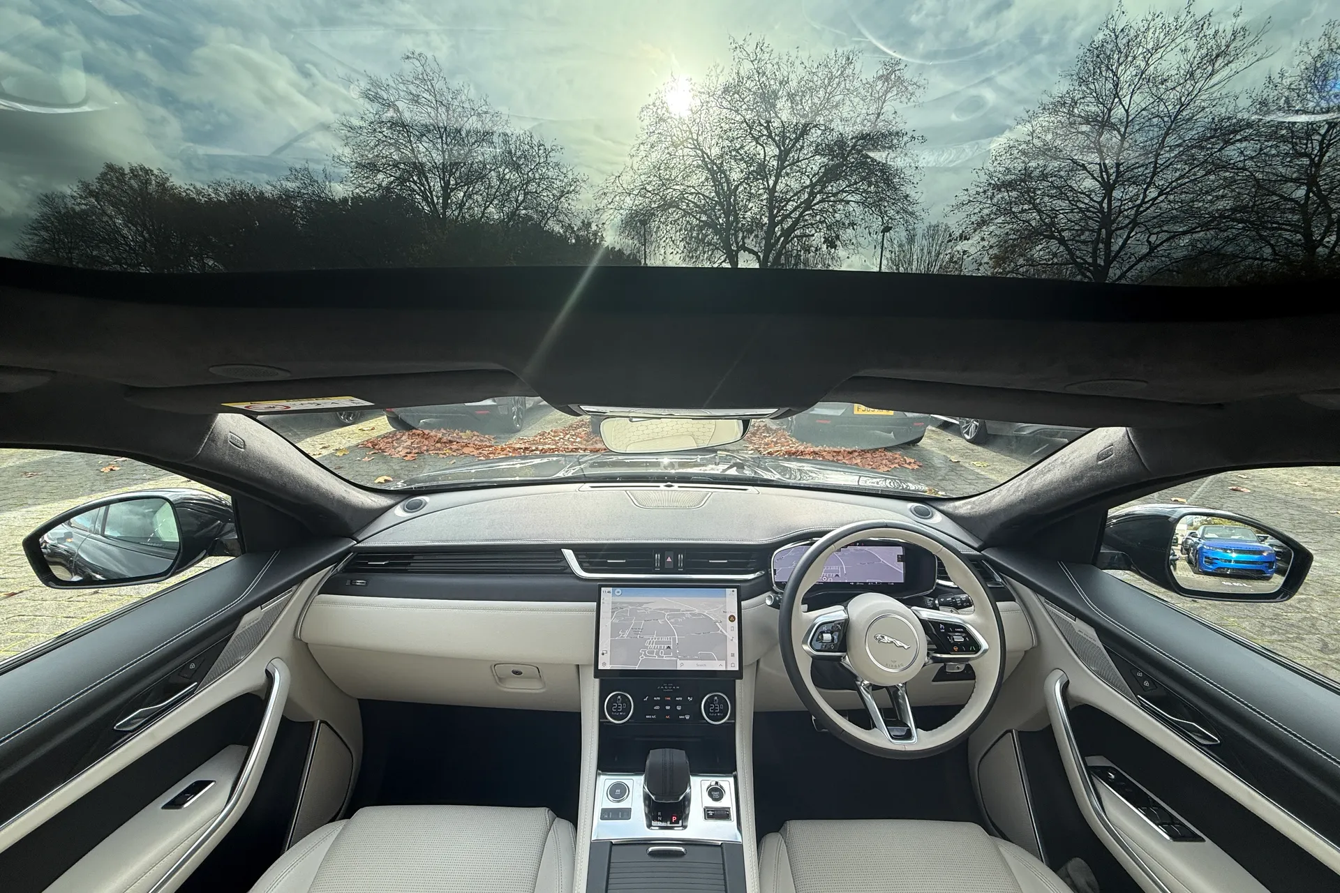 Jaguar F-PACE thumbnail image number 3