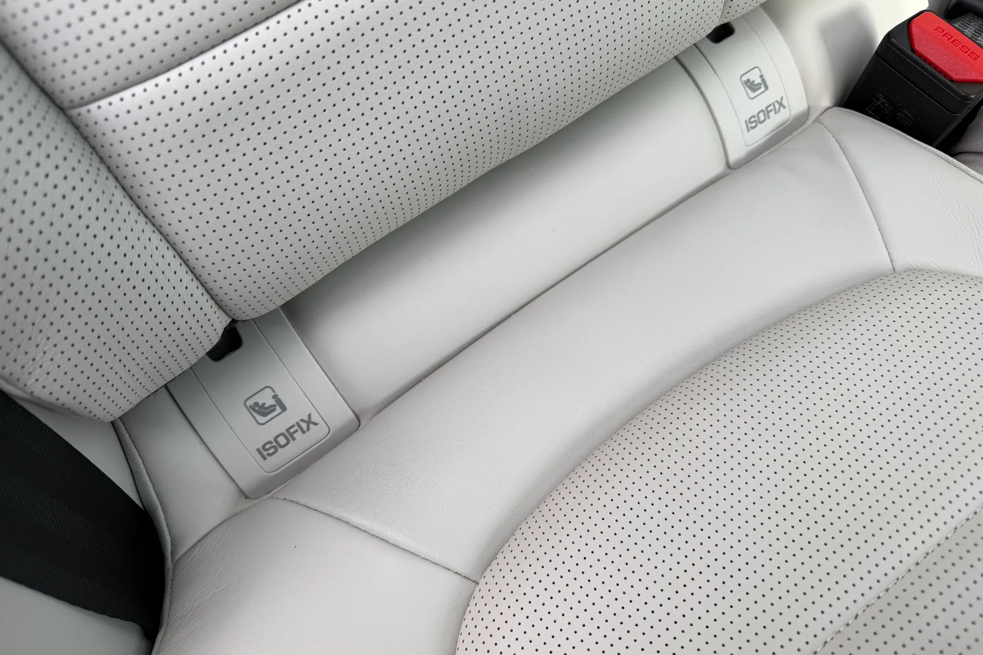 Jaguar F-PACE thumbnail image number 36