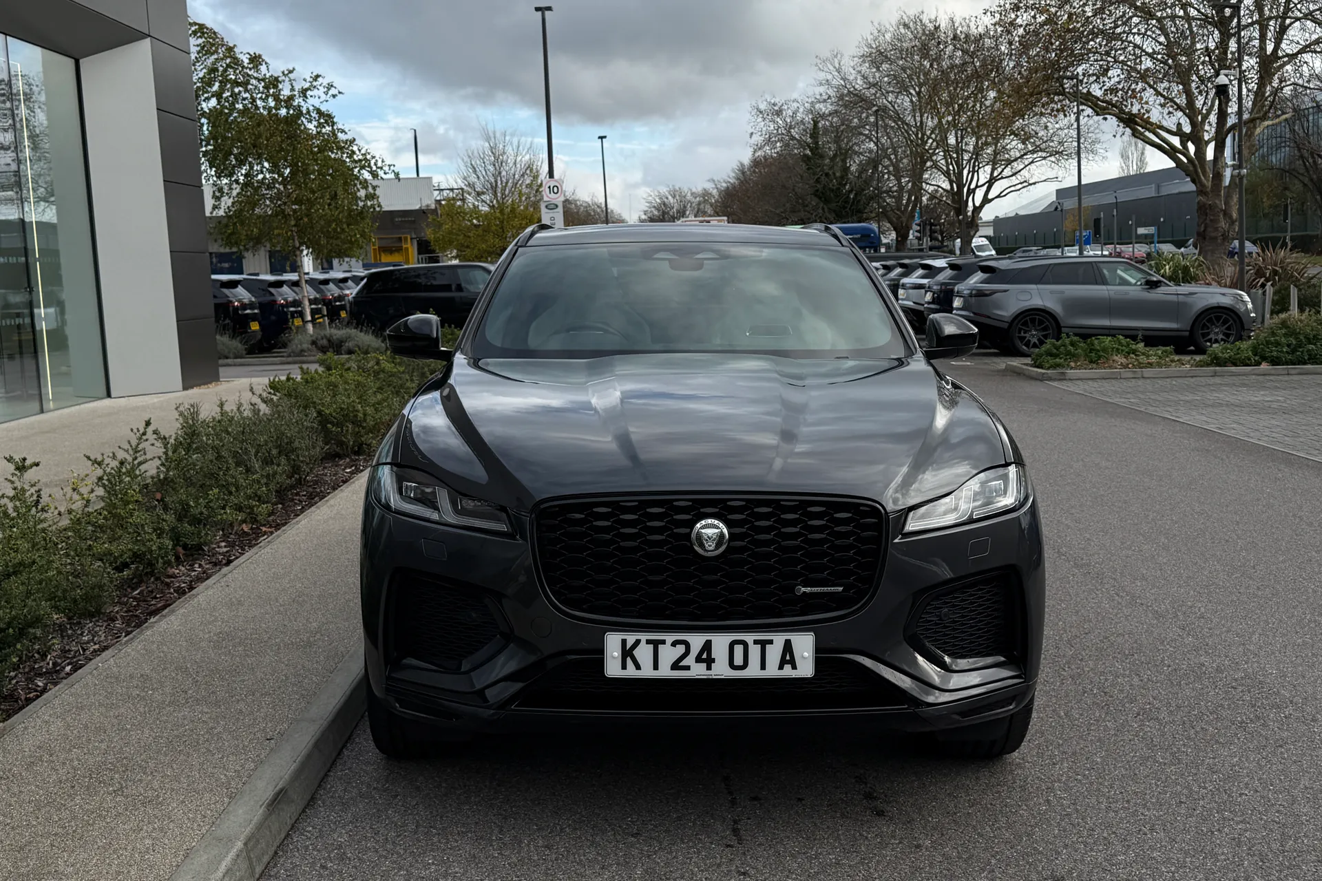 Jaguar F-PACE thumbnail image number 16