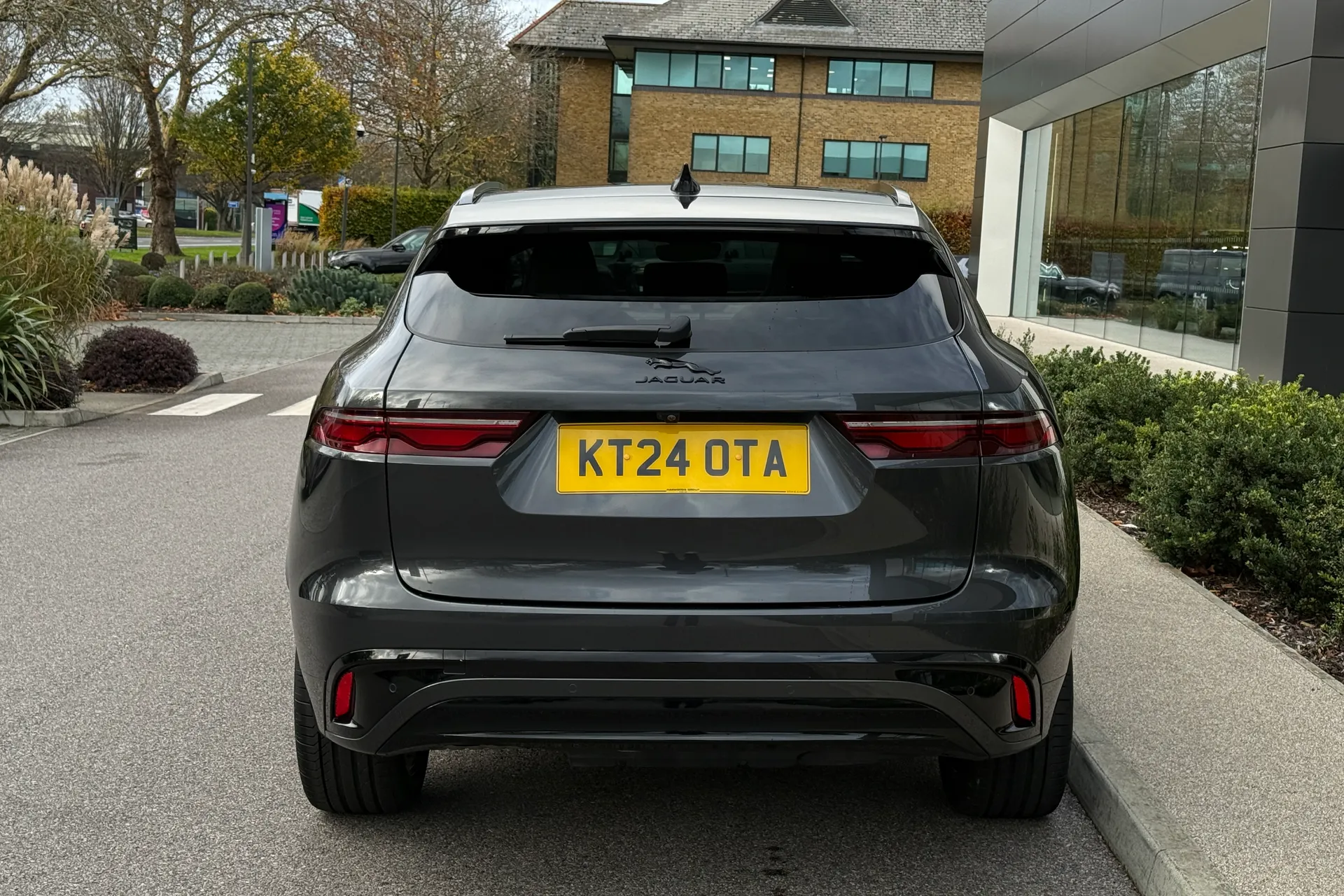 Jaguar F-PACE thumbnail image number 14