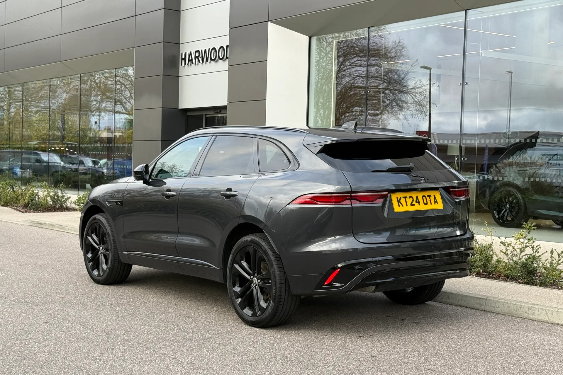 Jaguar F-PACE thumbnail image number 15