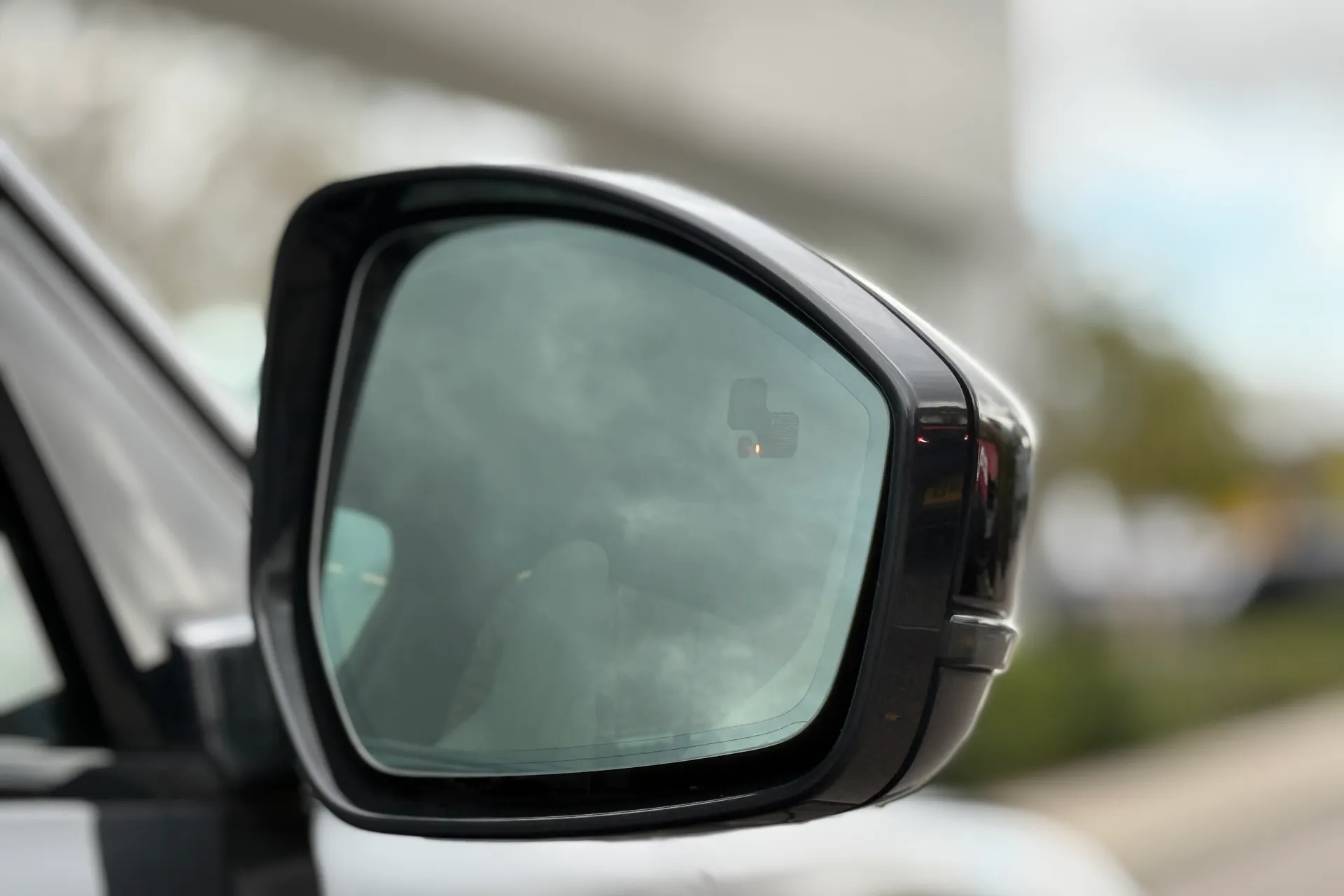 Jaguar F-PACE thumbnail image number 12