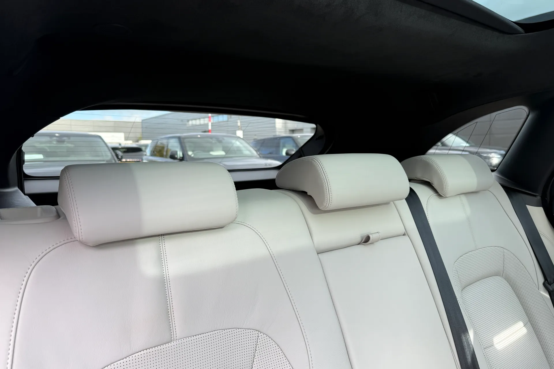 Jaguar F-PACE thumbnail image number 25