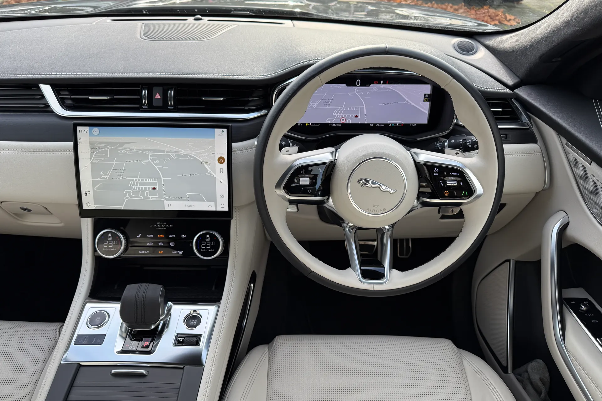 Jaguar F-PACE thumbnail image number 21