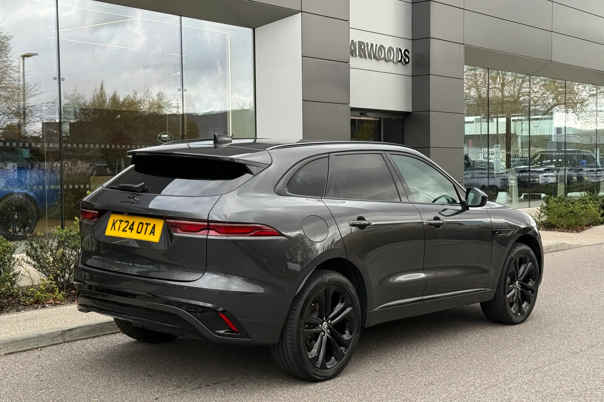 Jaguar F-PACE thumbnail image number 10
