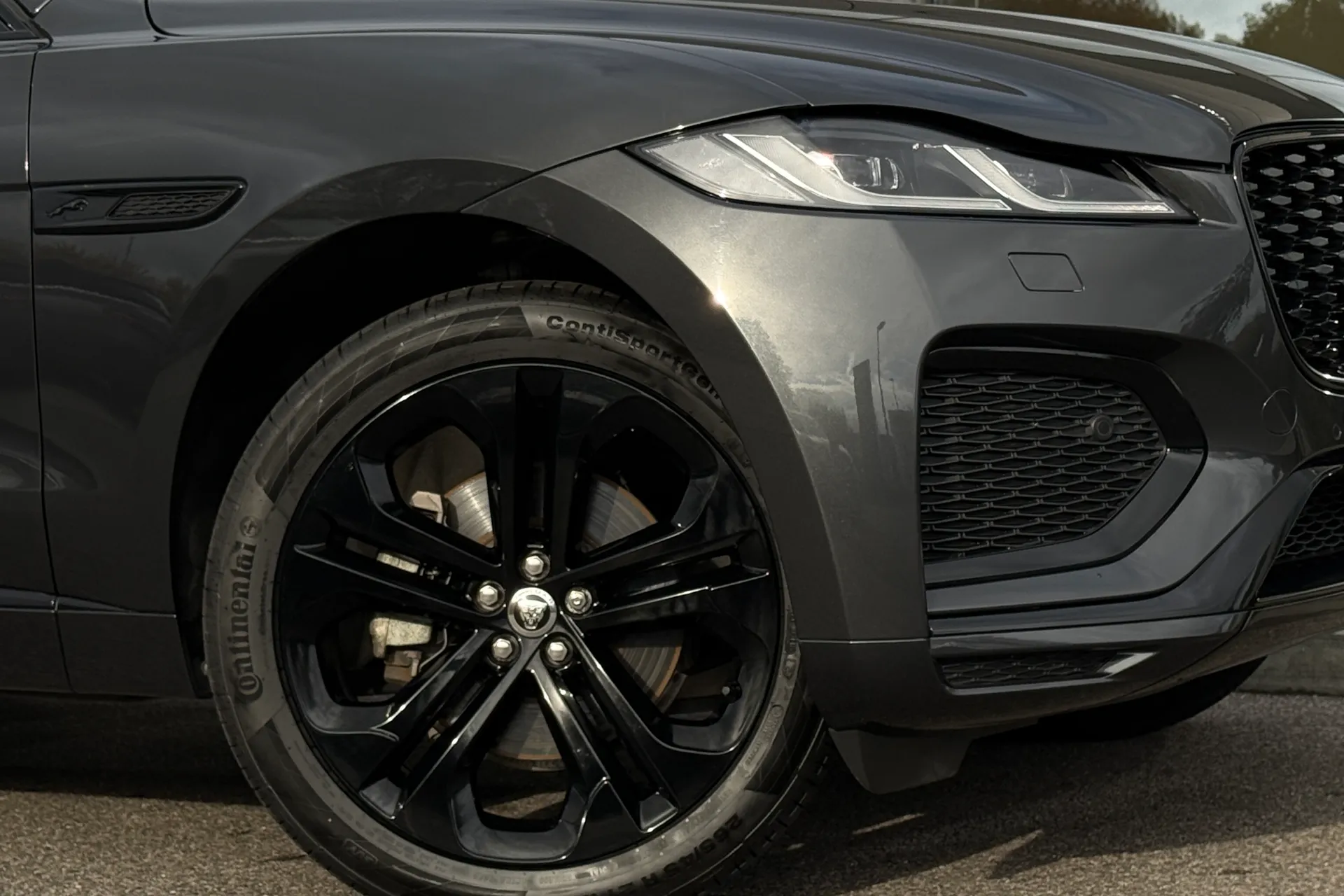 Jaguar F-PACE thumbnail image number 9