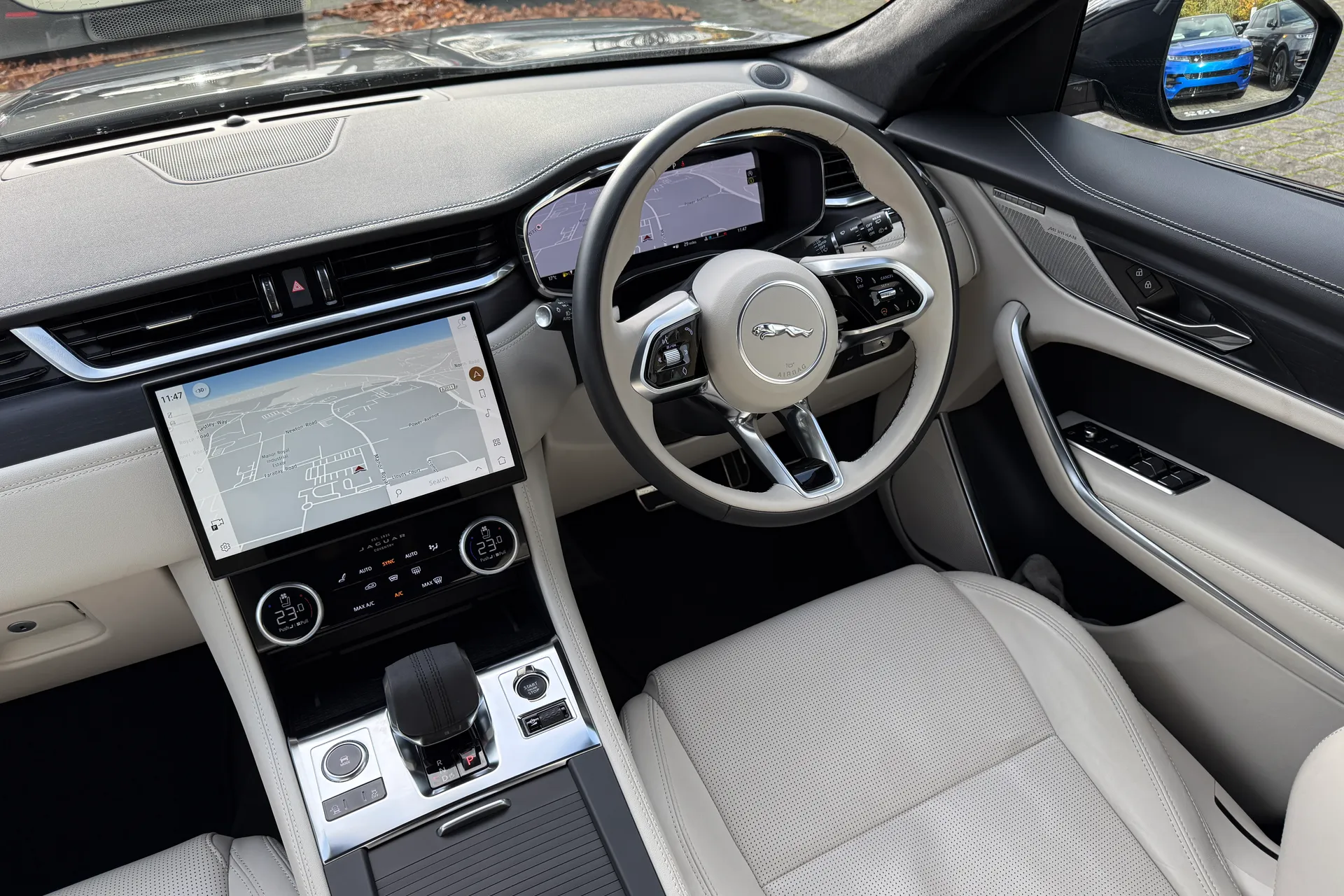 Jaguar F-PACE thumbnail image number 22