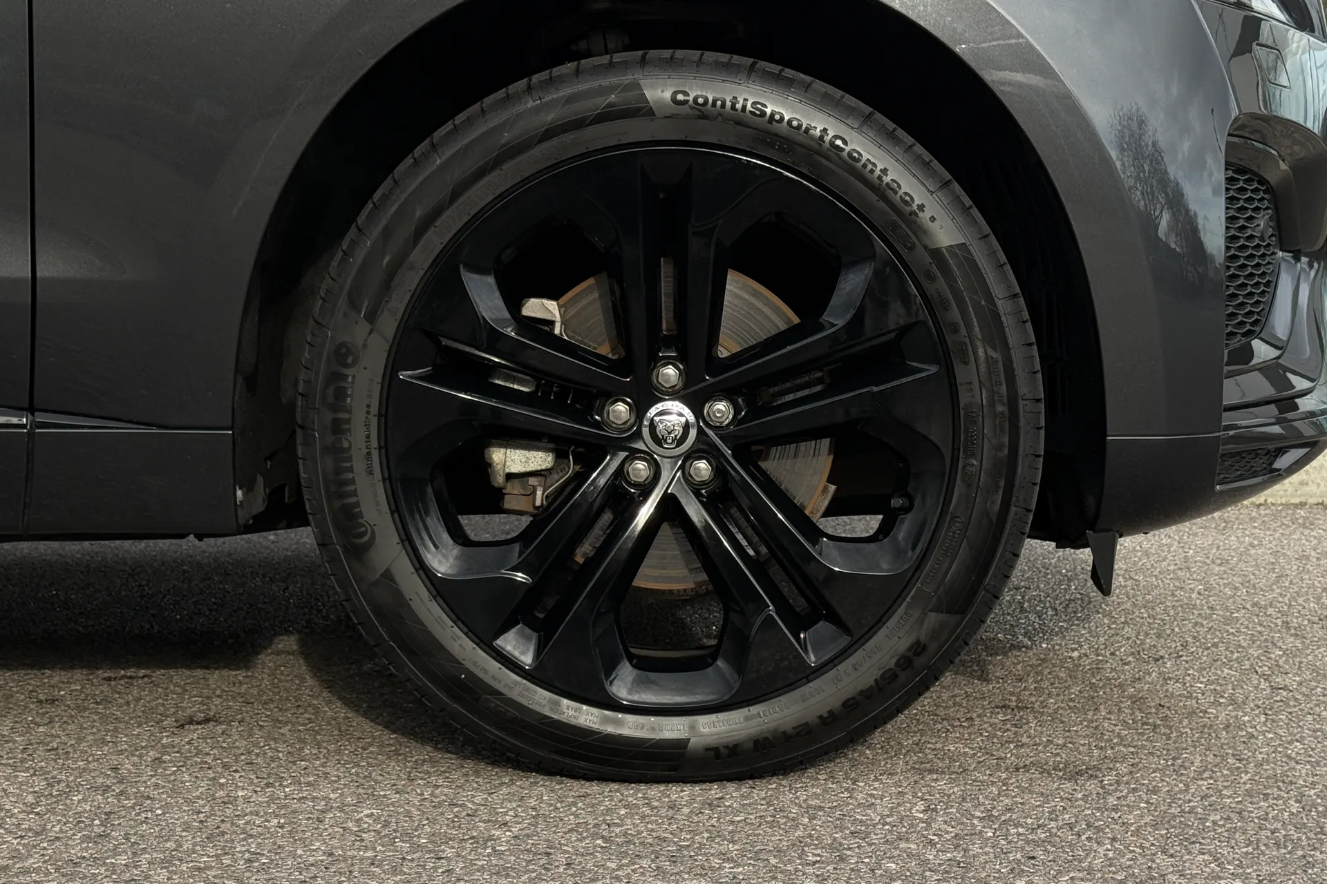 Jaguar F-PACE thumbnail image number 18