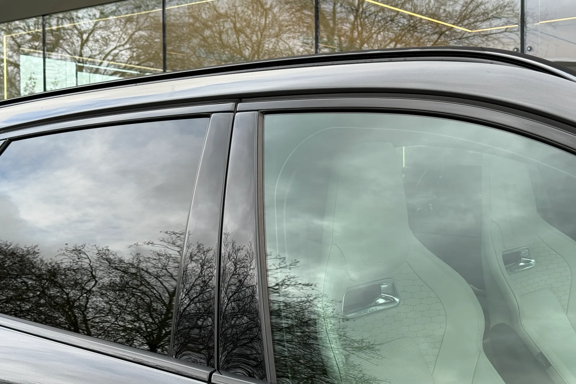 Jaguar F-PACE thumbnail image number 29