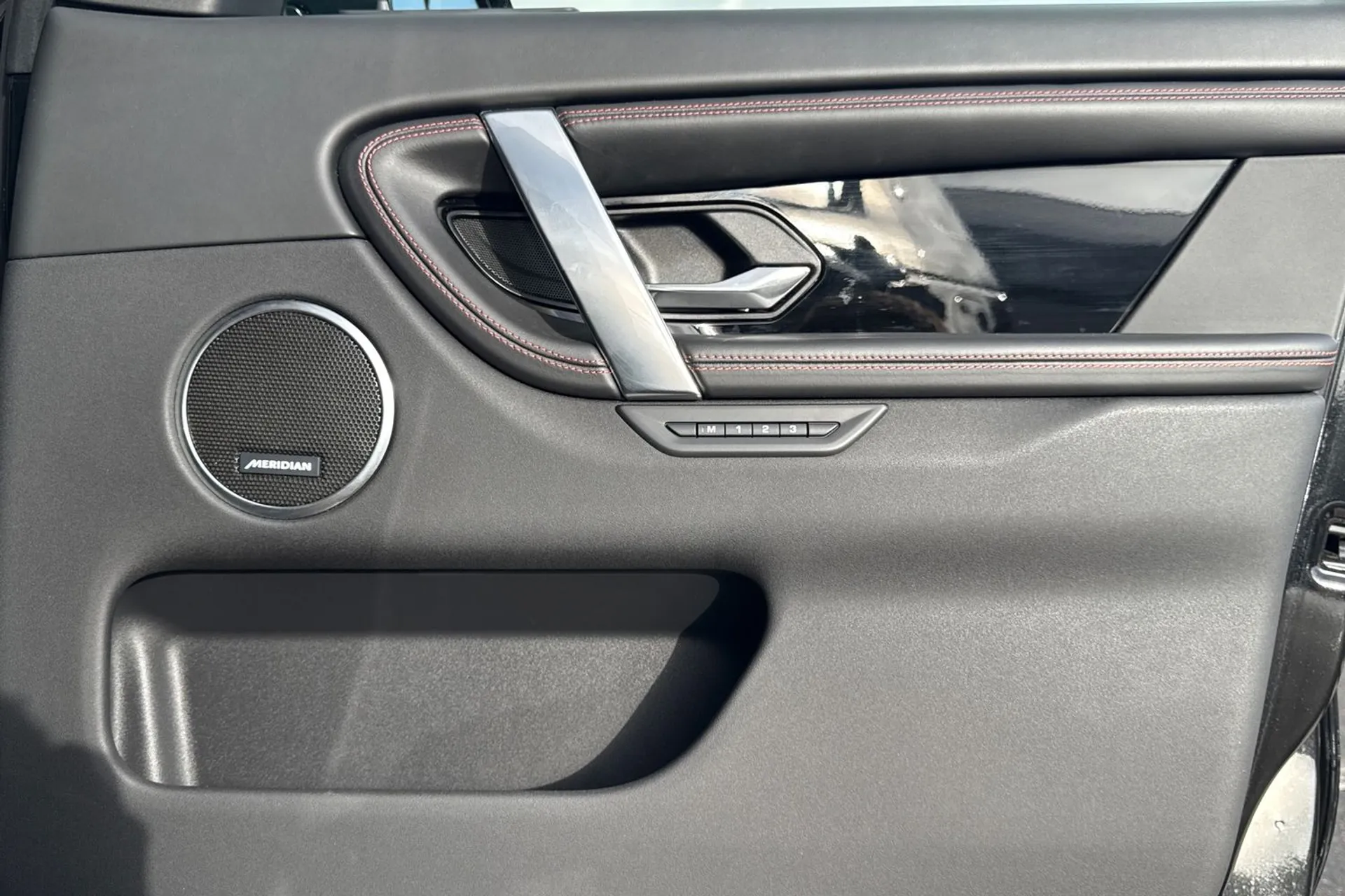 LAND ROVER DISCOVERY SPORT thumbnail image number 26