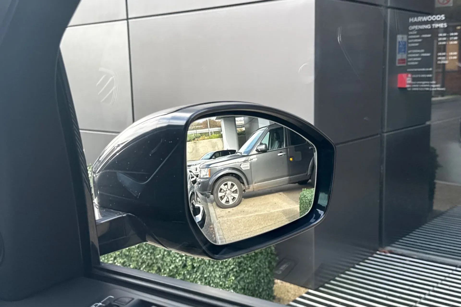 LAND ROVER DISCOVERY SPORT thumbnail image number 17