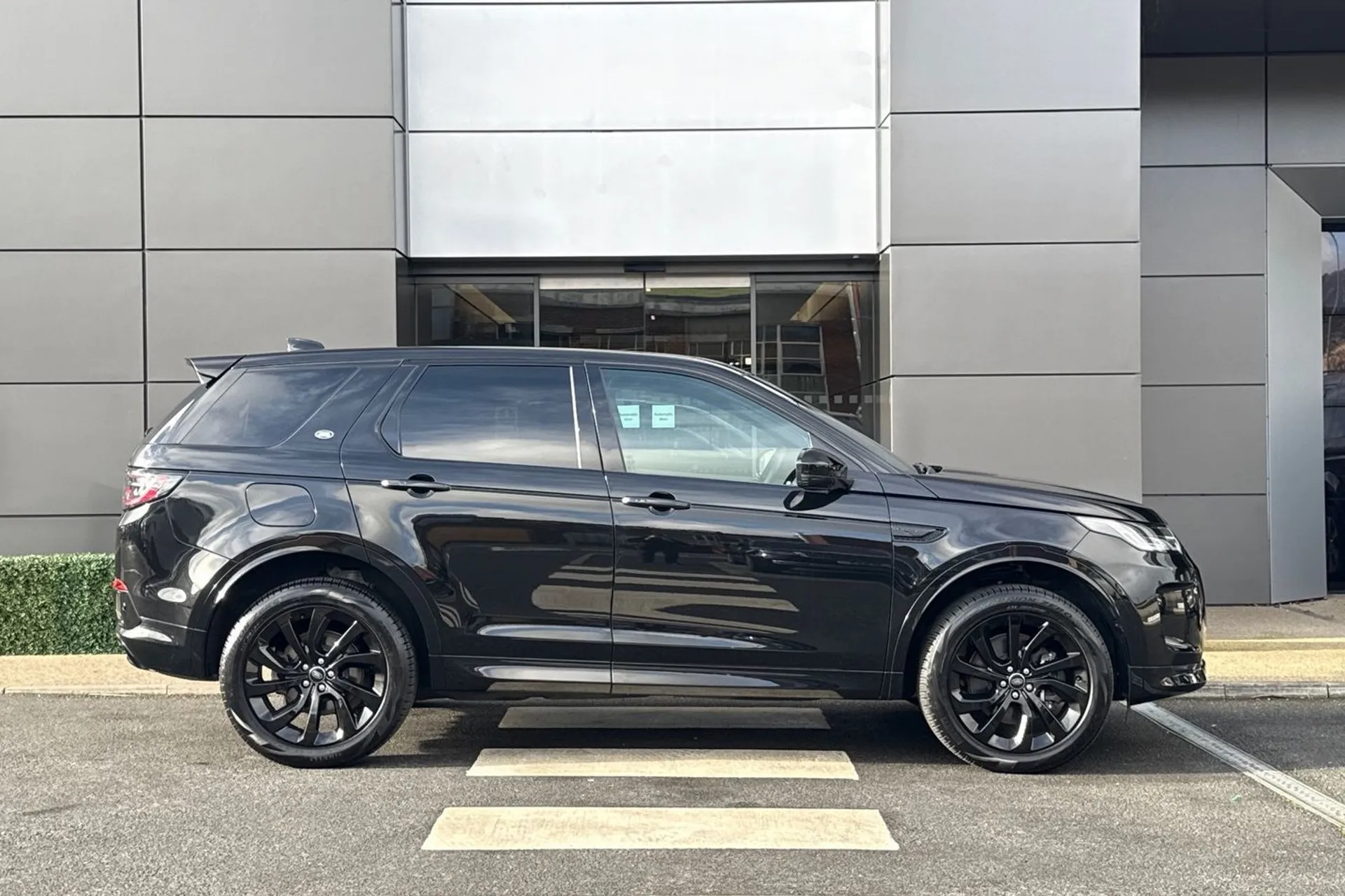 LAND ROVER DISCOVERY SPORT thumbnail image number 2