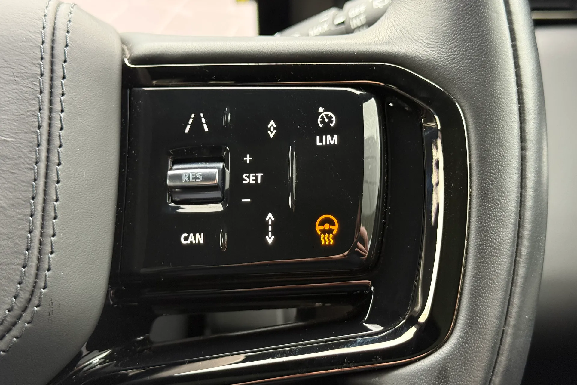 LAND ROVER RANGE ROVER VELAR thumbnail image number 27